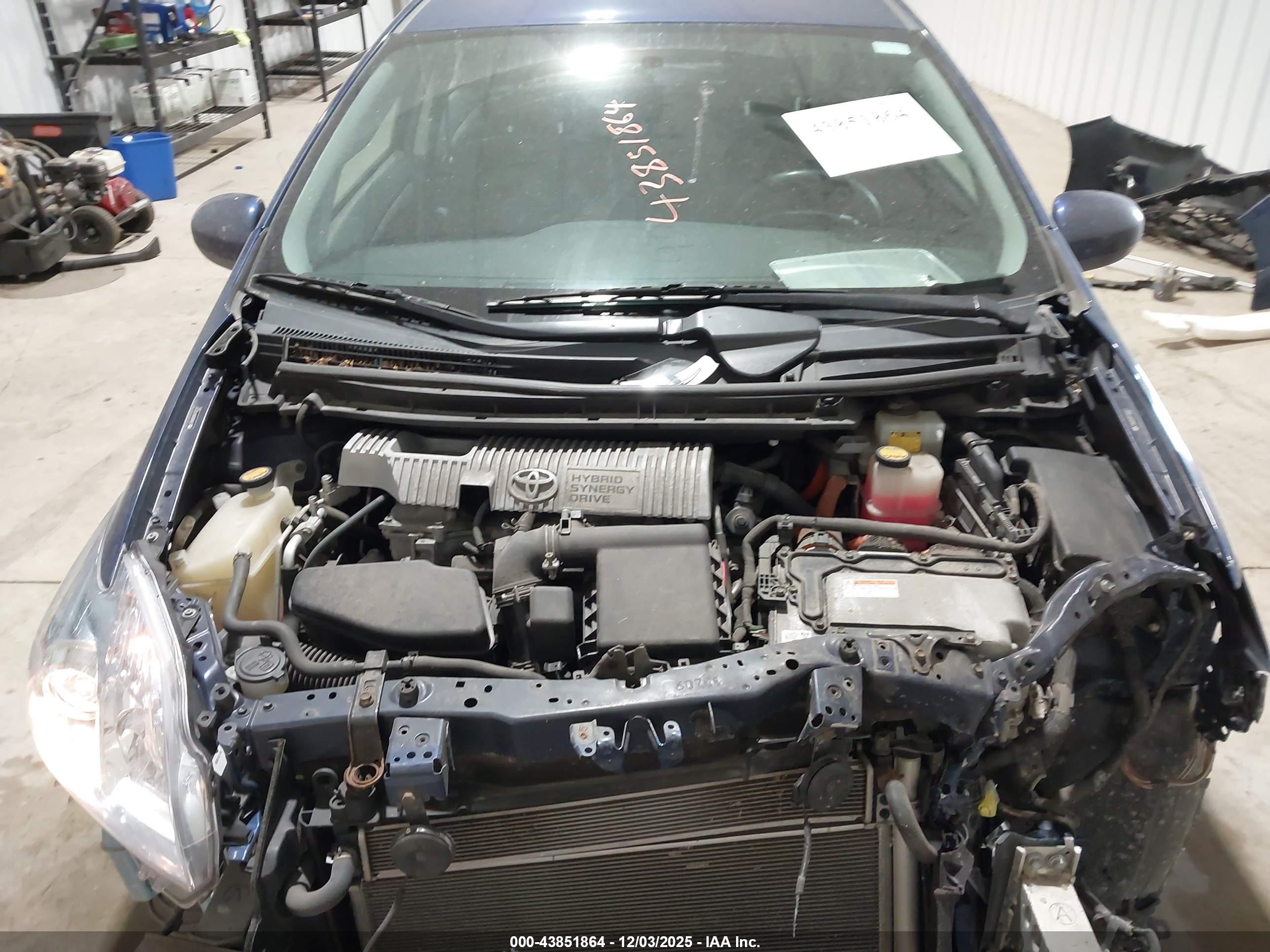 TOYOTA PRIUS image 10