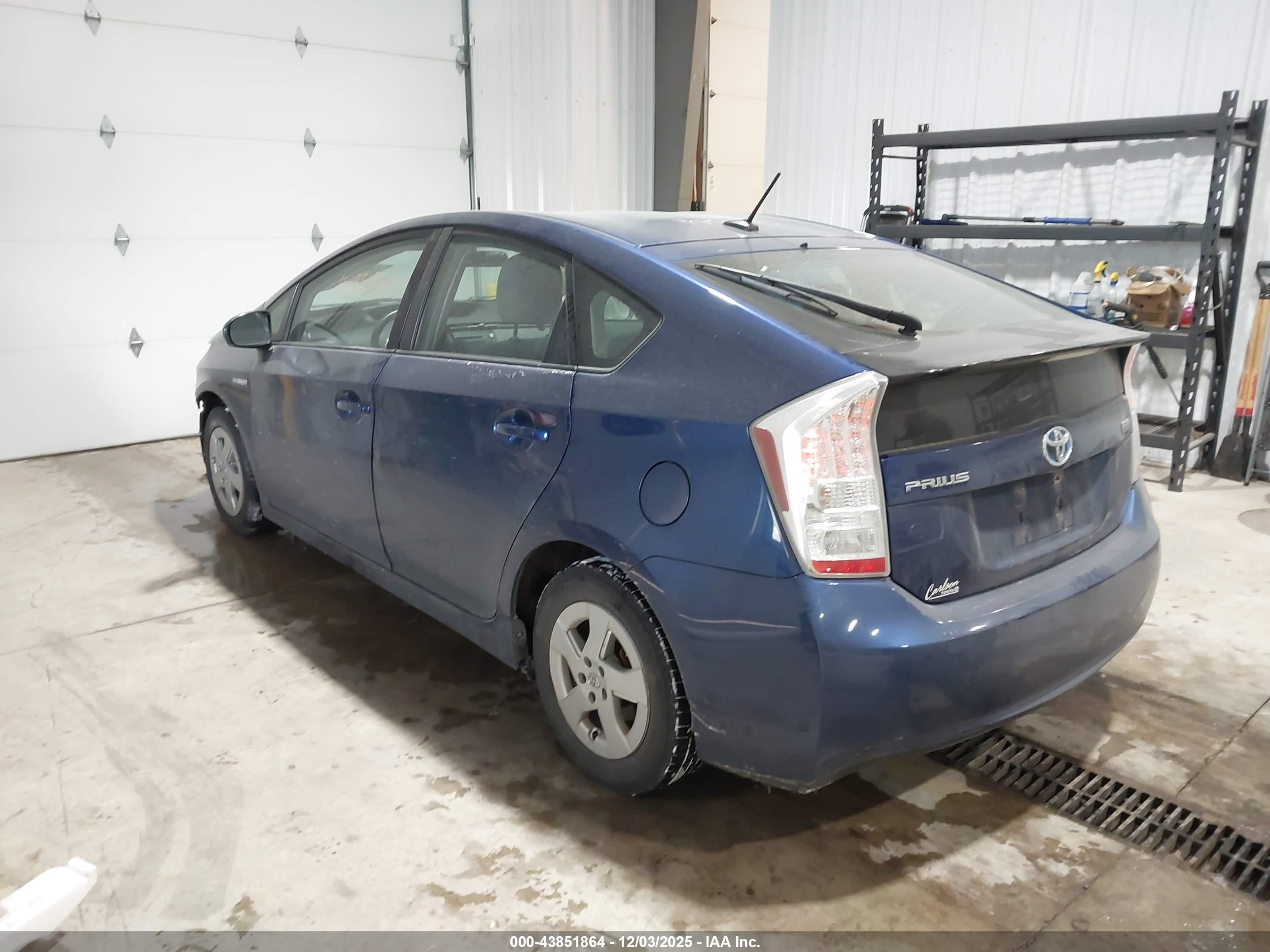 TOYOTA PRIUS image 3