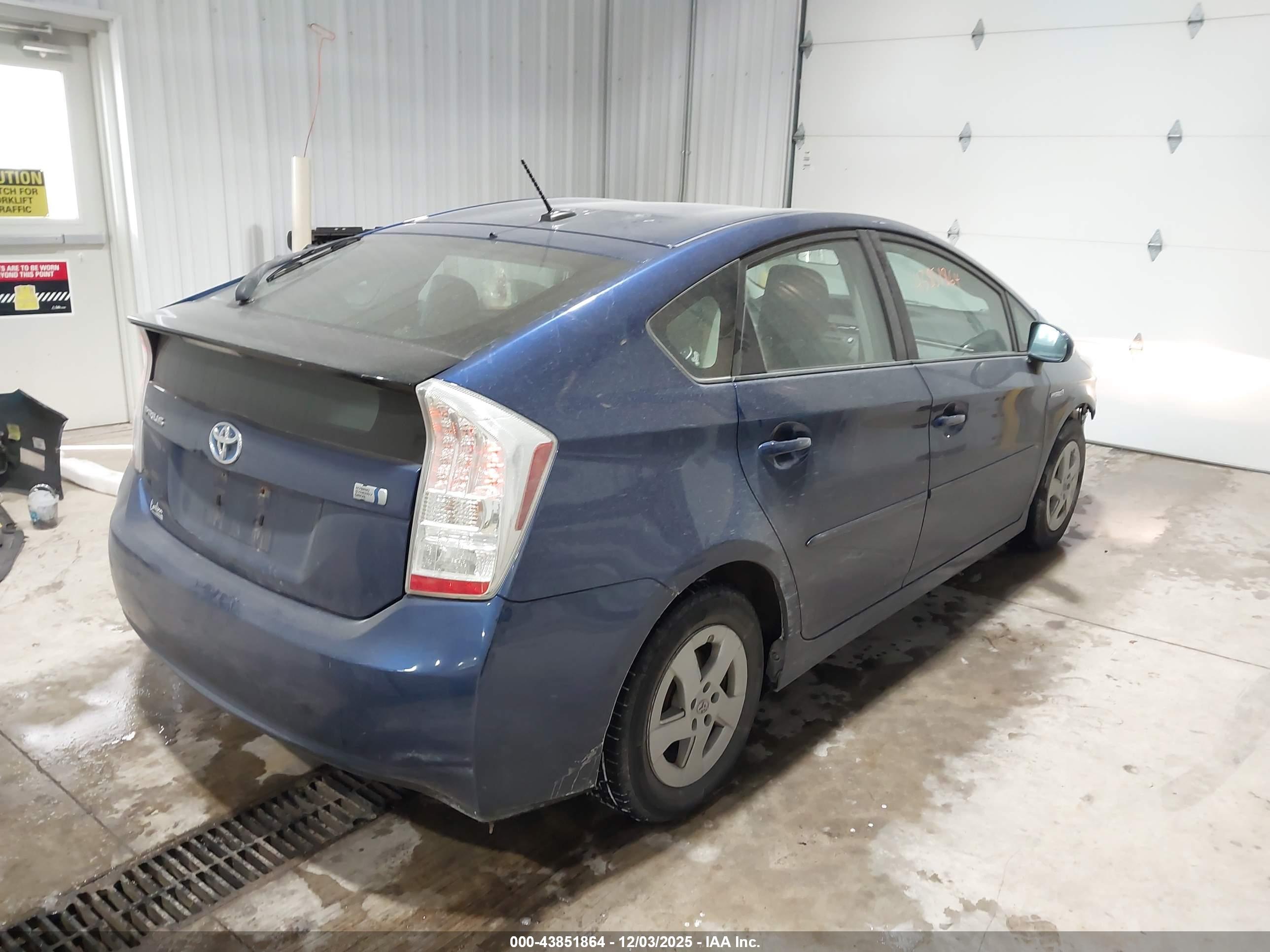 TOYOTA PRIUS image 4