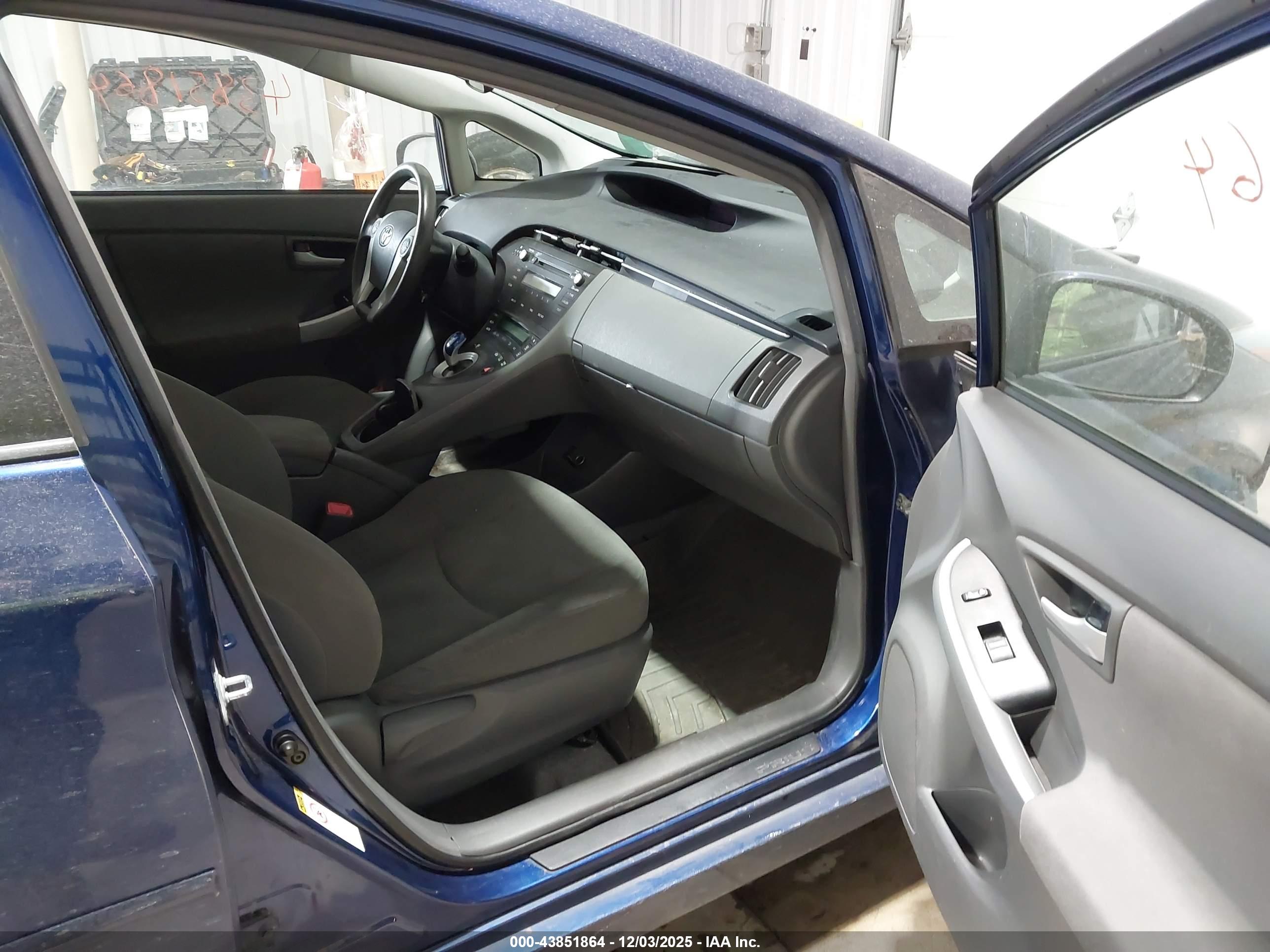 TOYOTA PRIUS image 5
