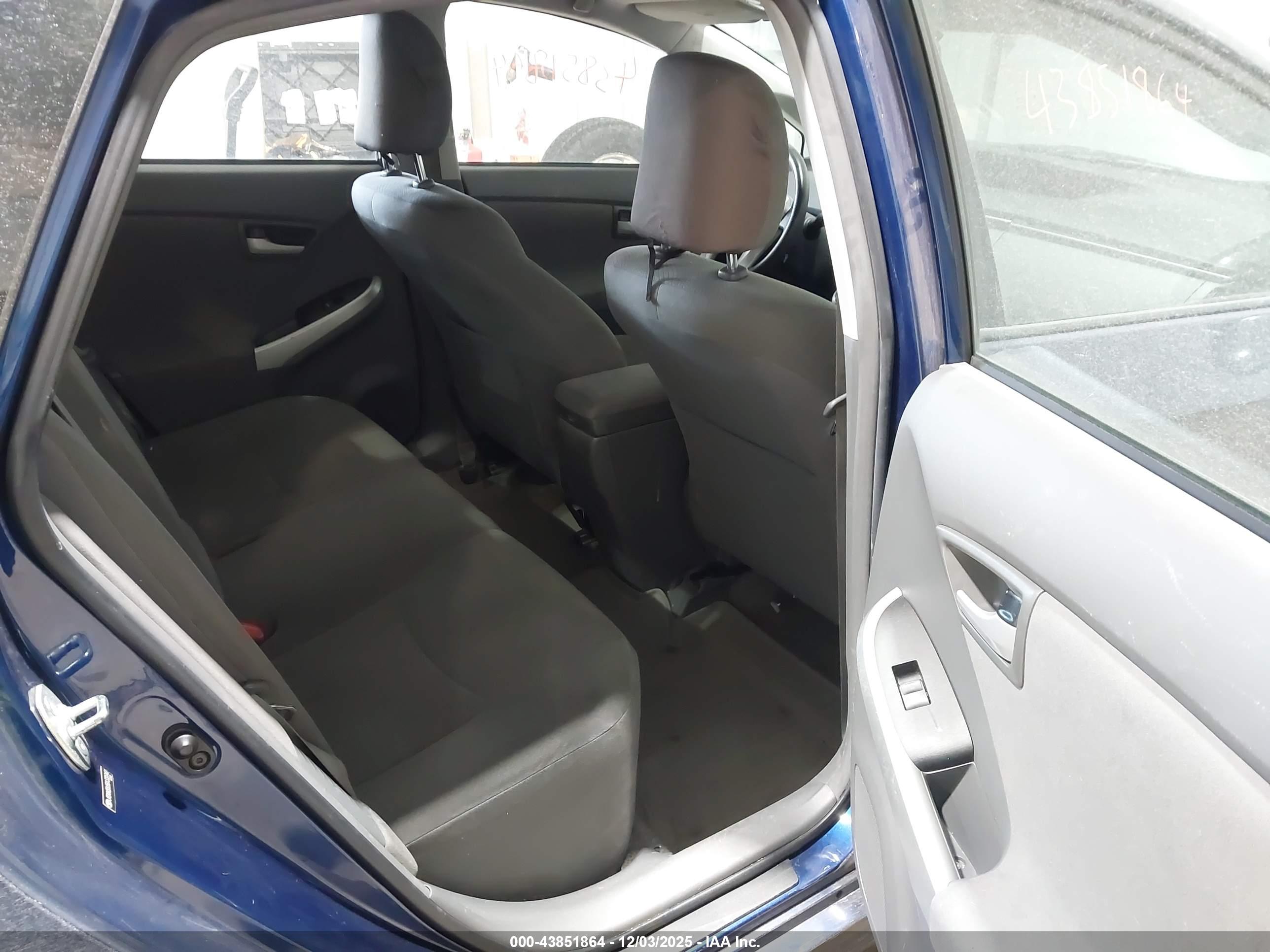 TOYOTA PRIUS image 8