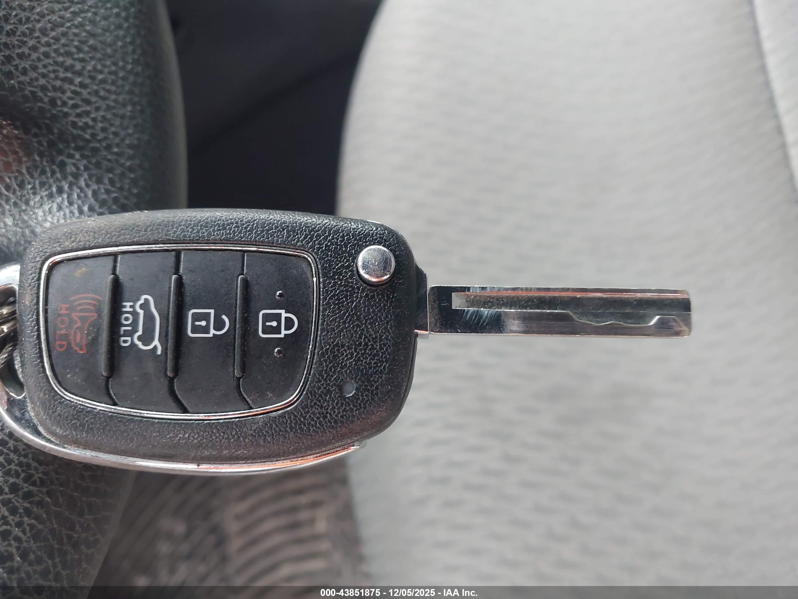 HYUNDAI SANTA image 11