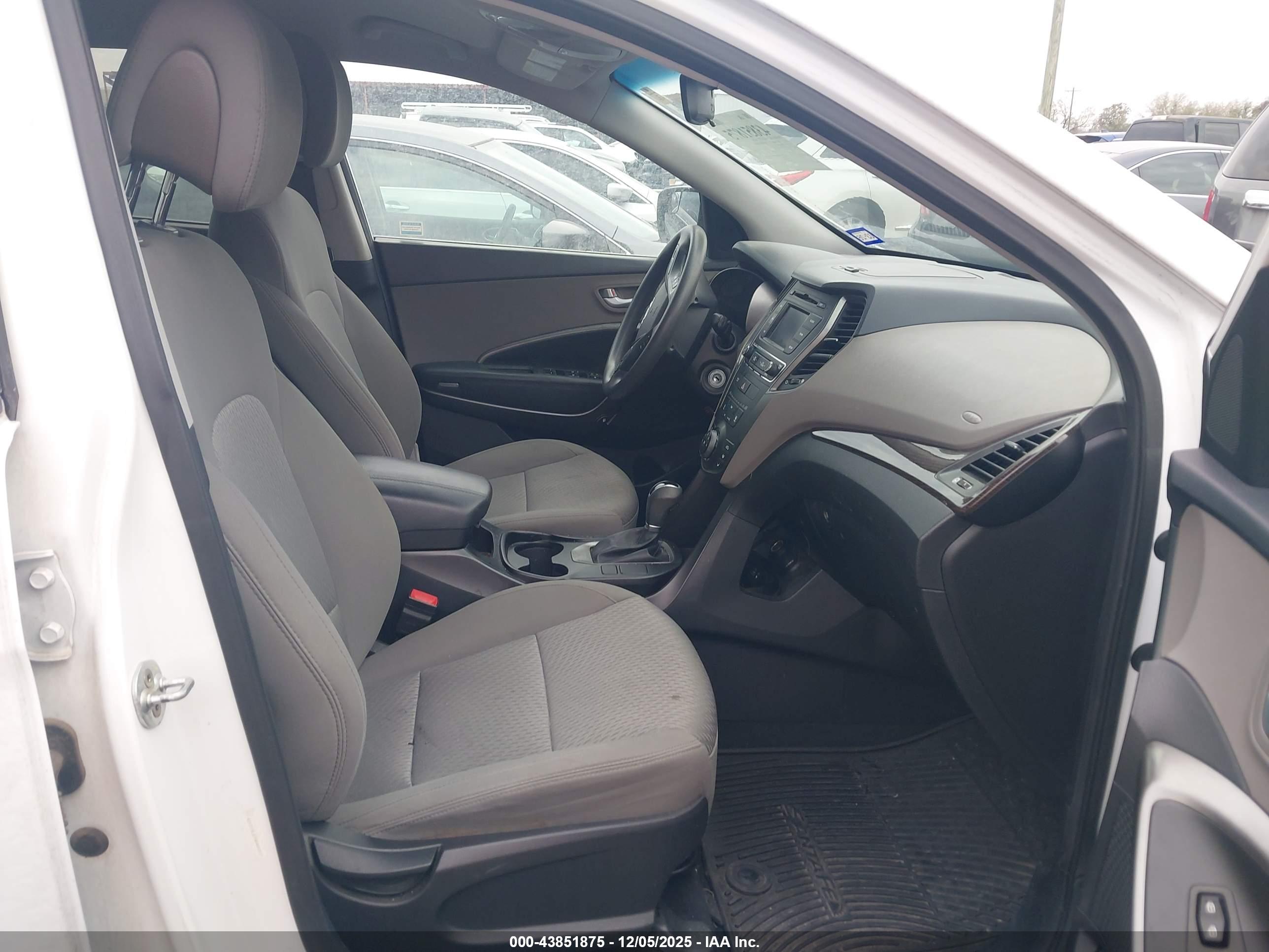 HYUNDAI SANTA image 5