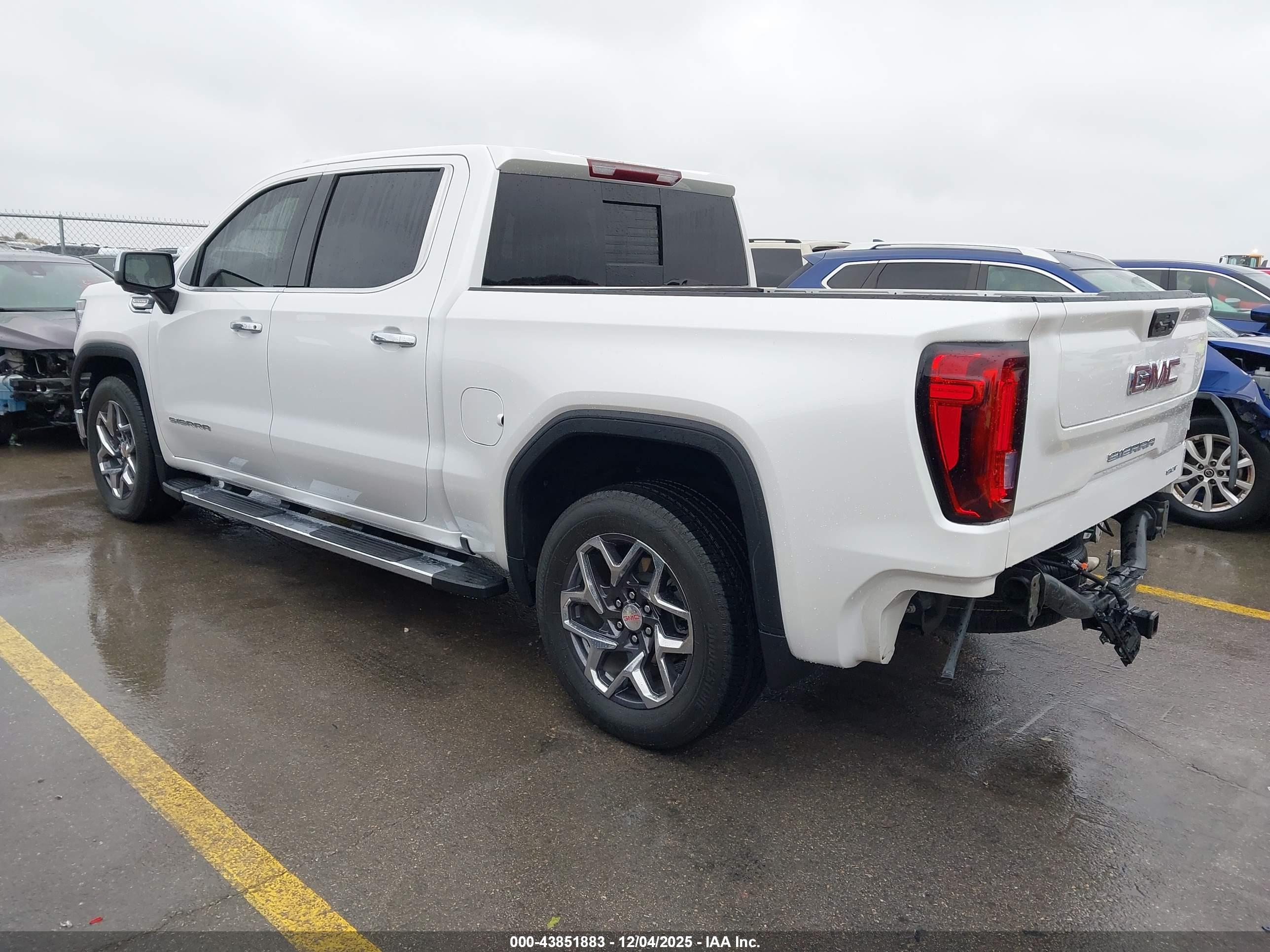 GMC SIERRA image 3