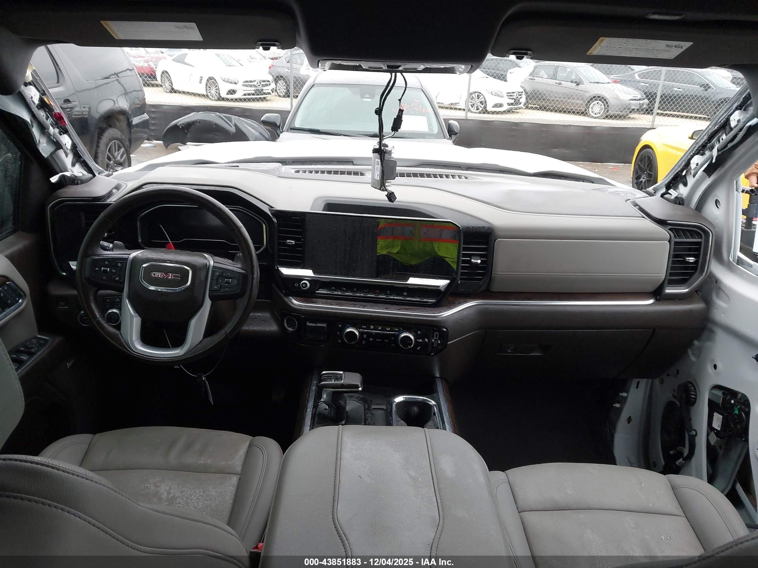 GMC SIERRA image 5