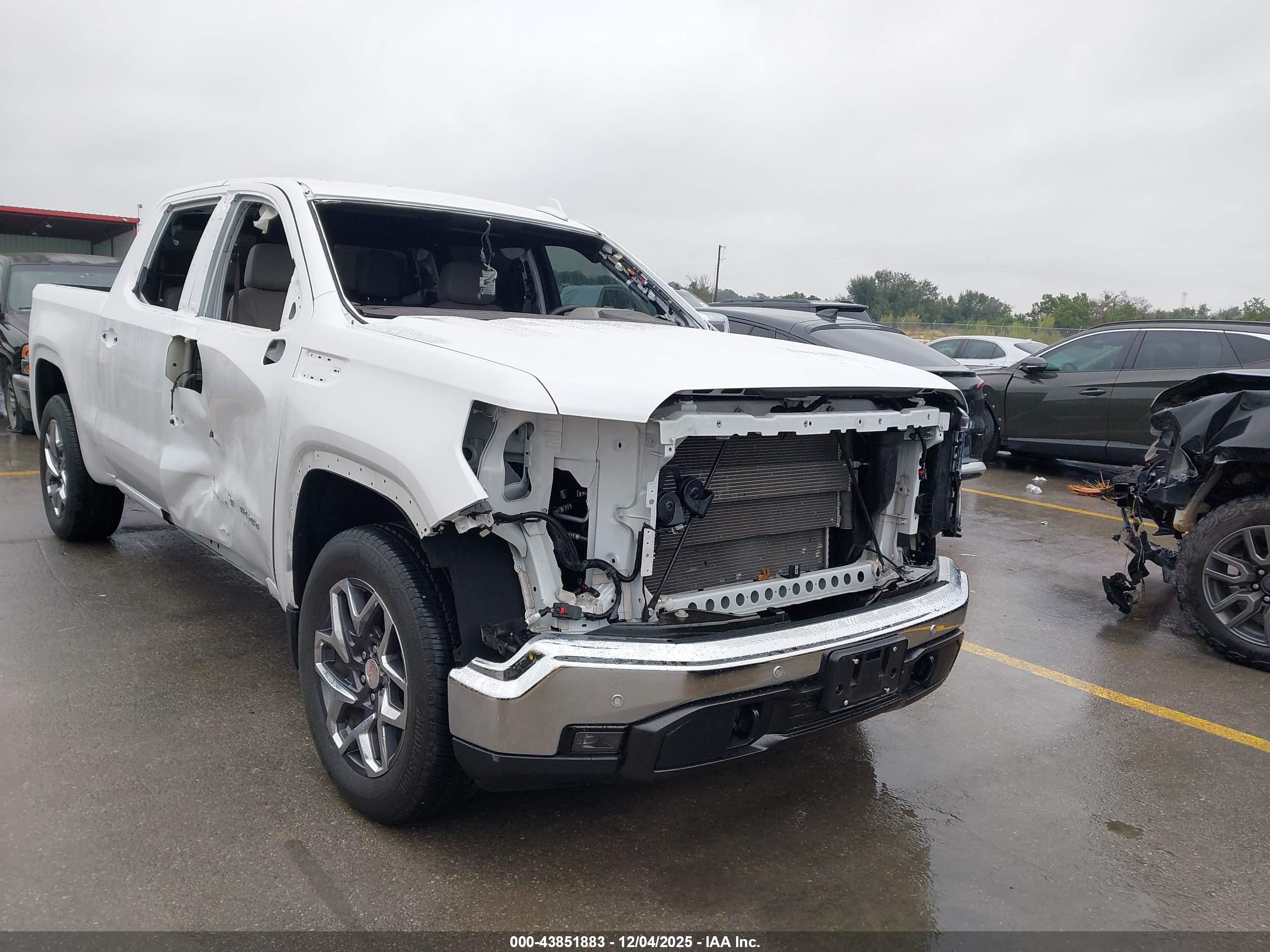 GMC SIERRA image 6