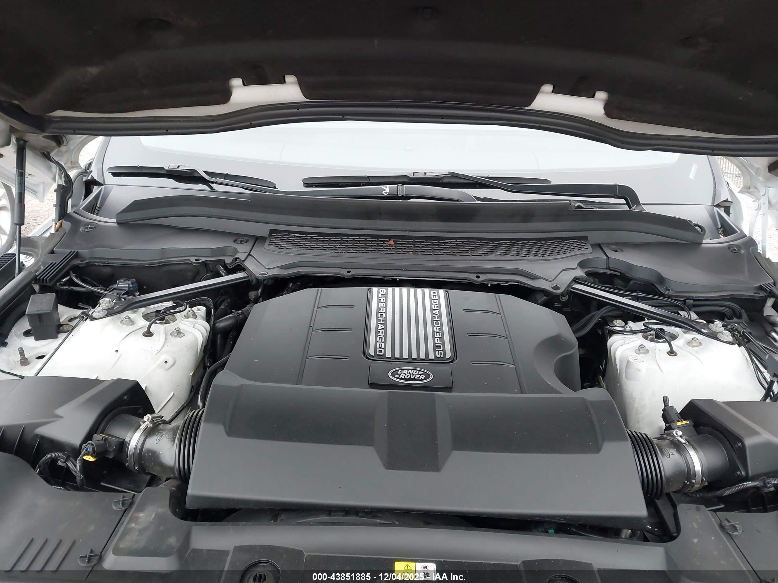 LAND ROVER image 10