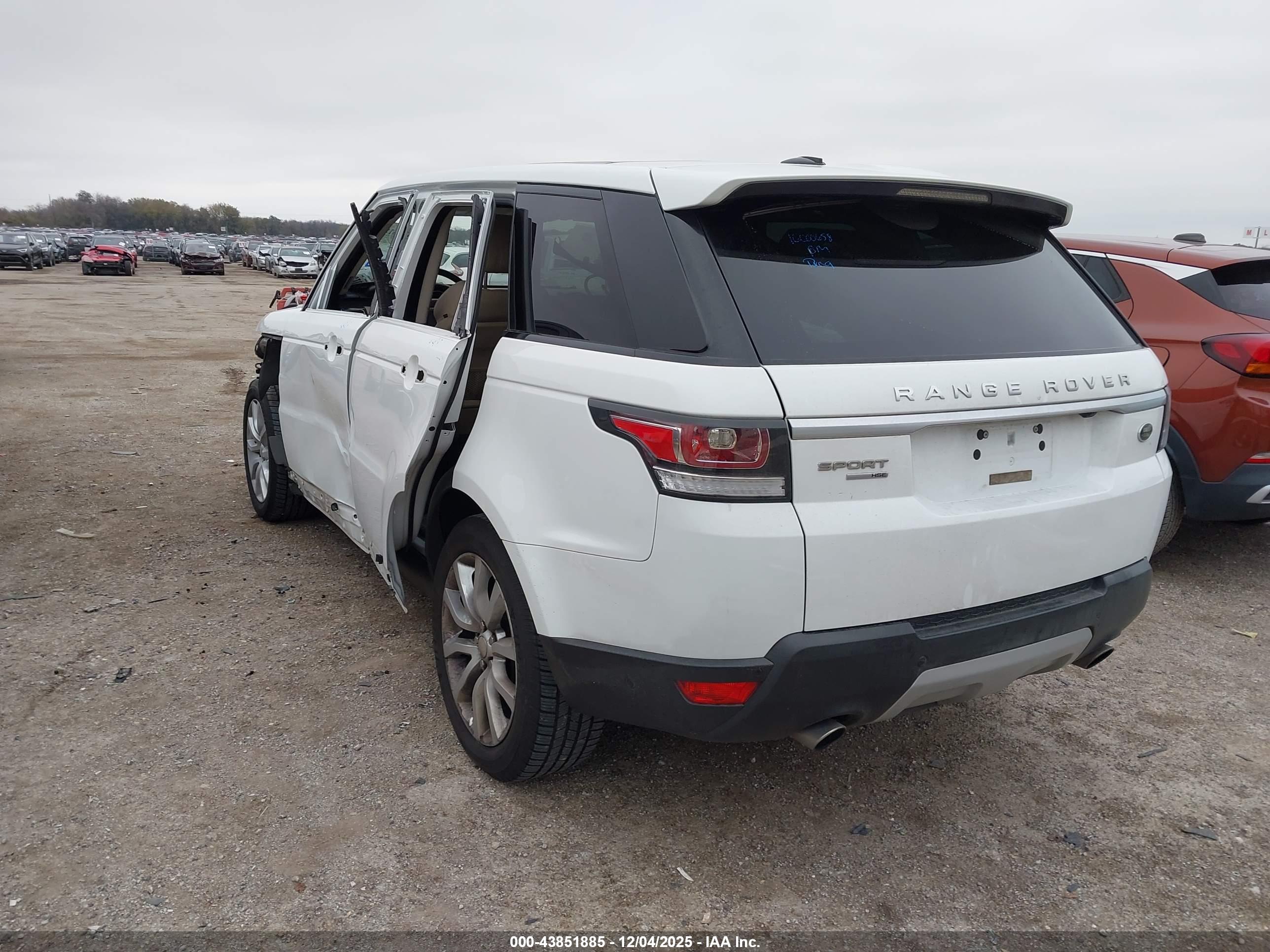 LAND ROVER image 3