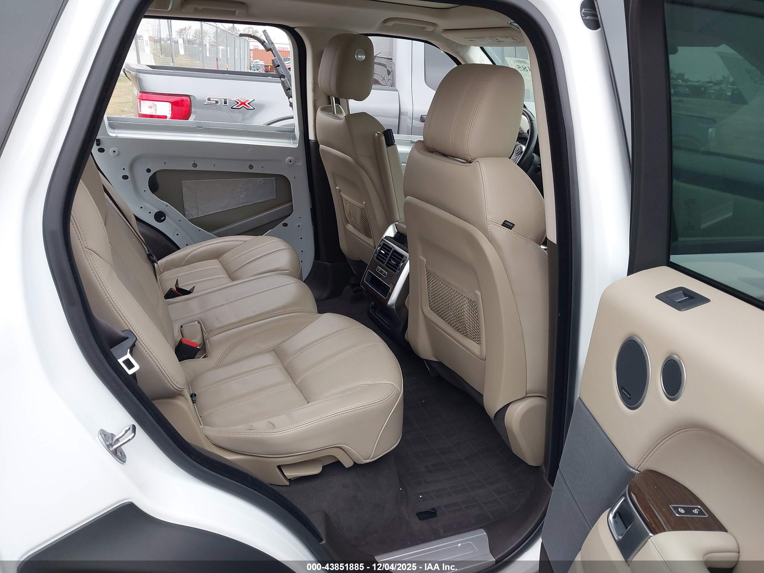 LAND ROVER image 8