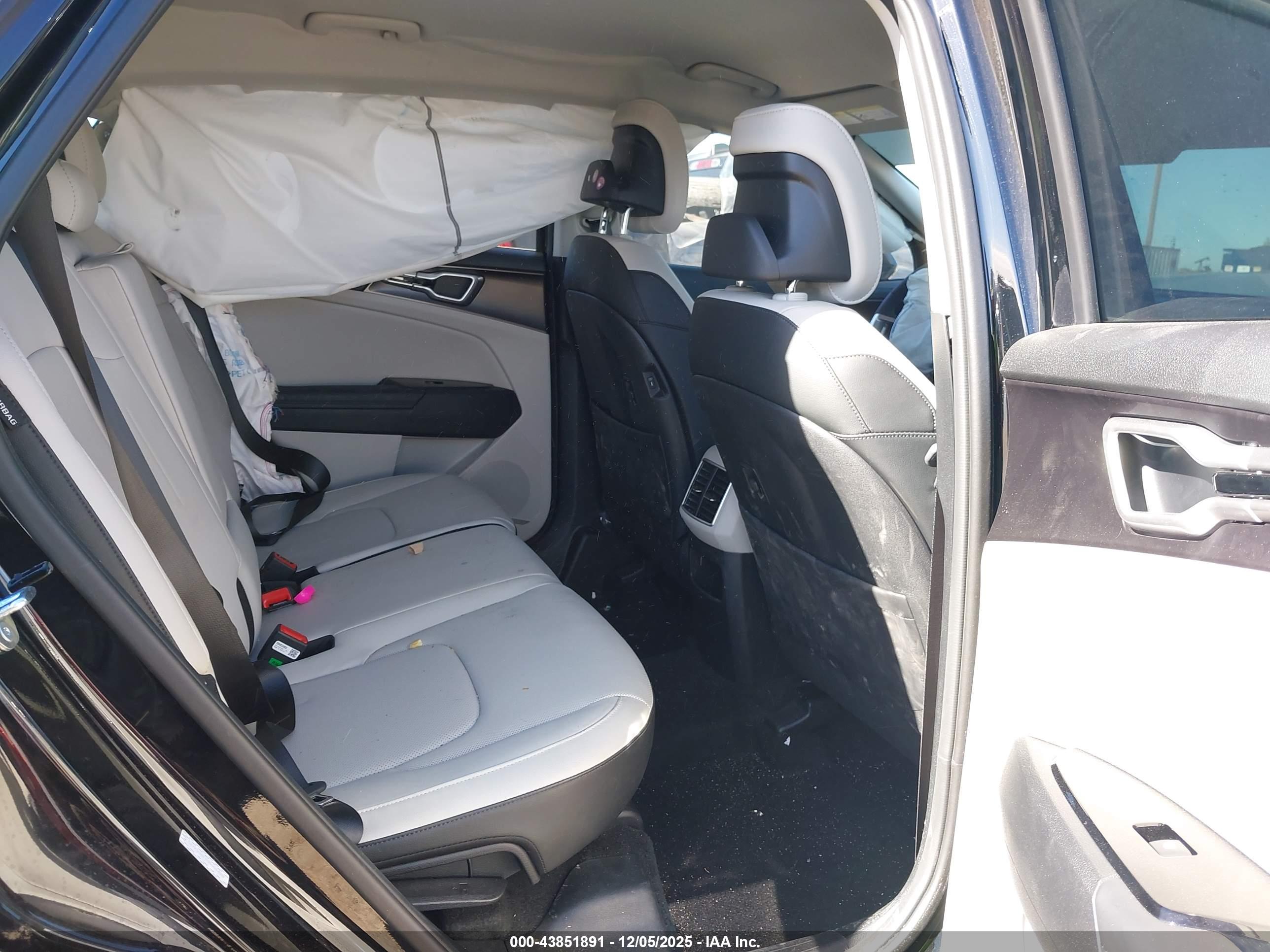 KIA SPORTAGE image 8