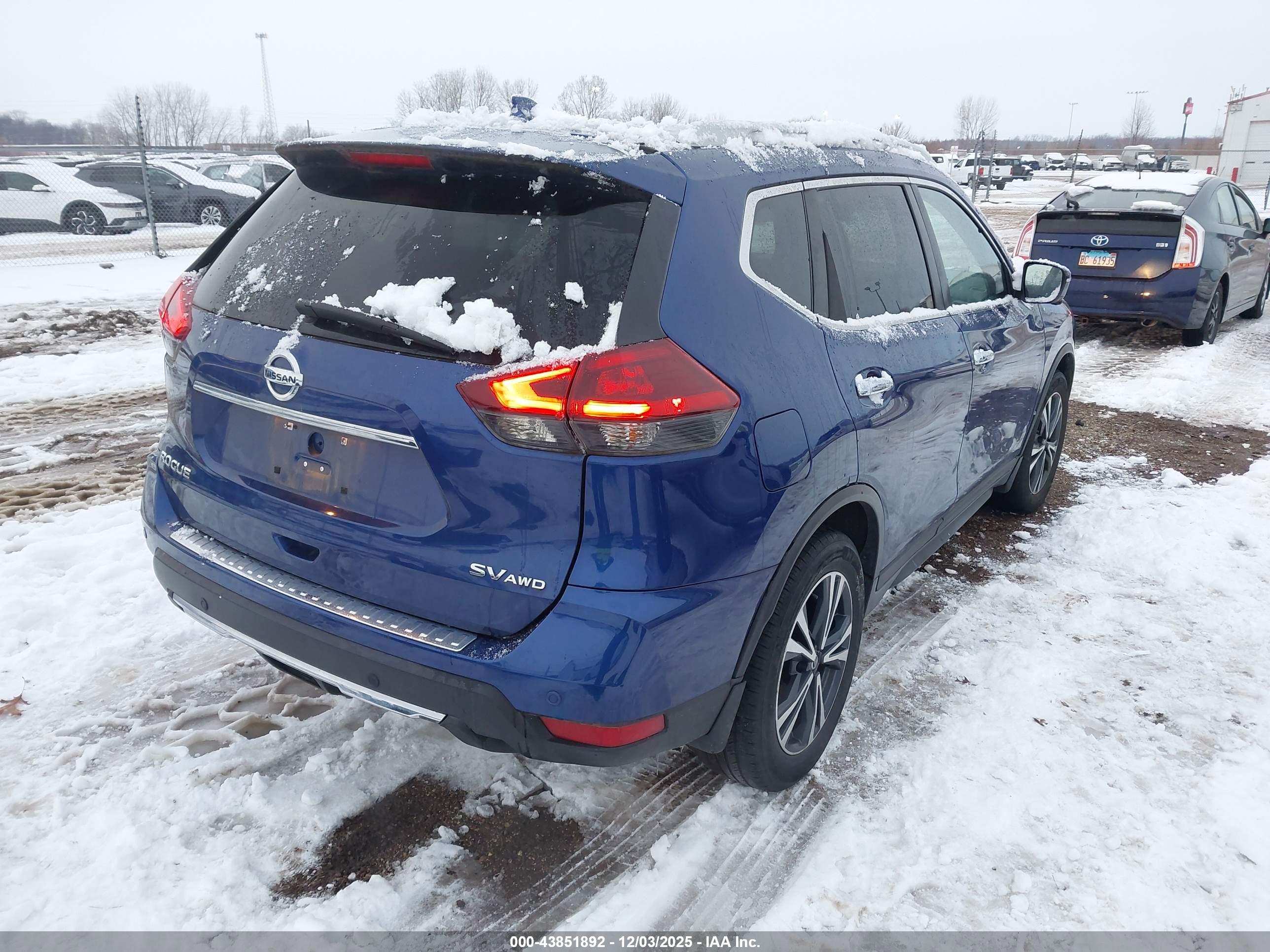 NISSAN ROGUE image 4