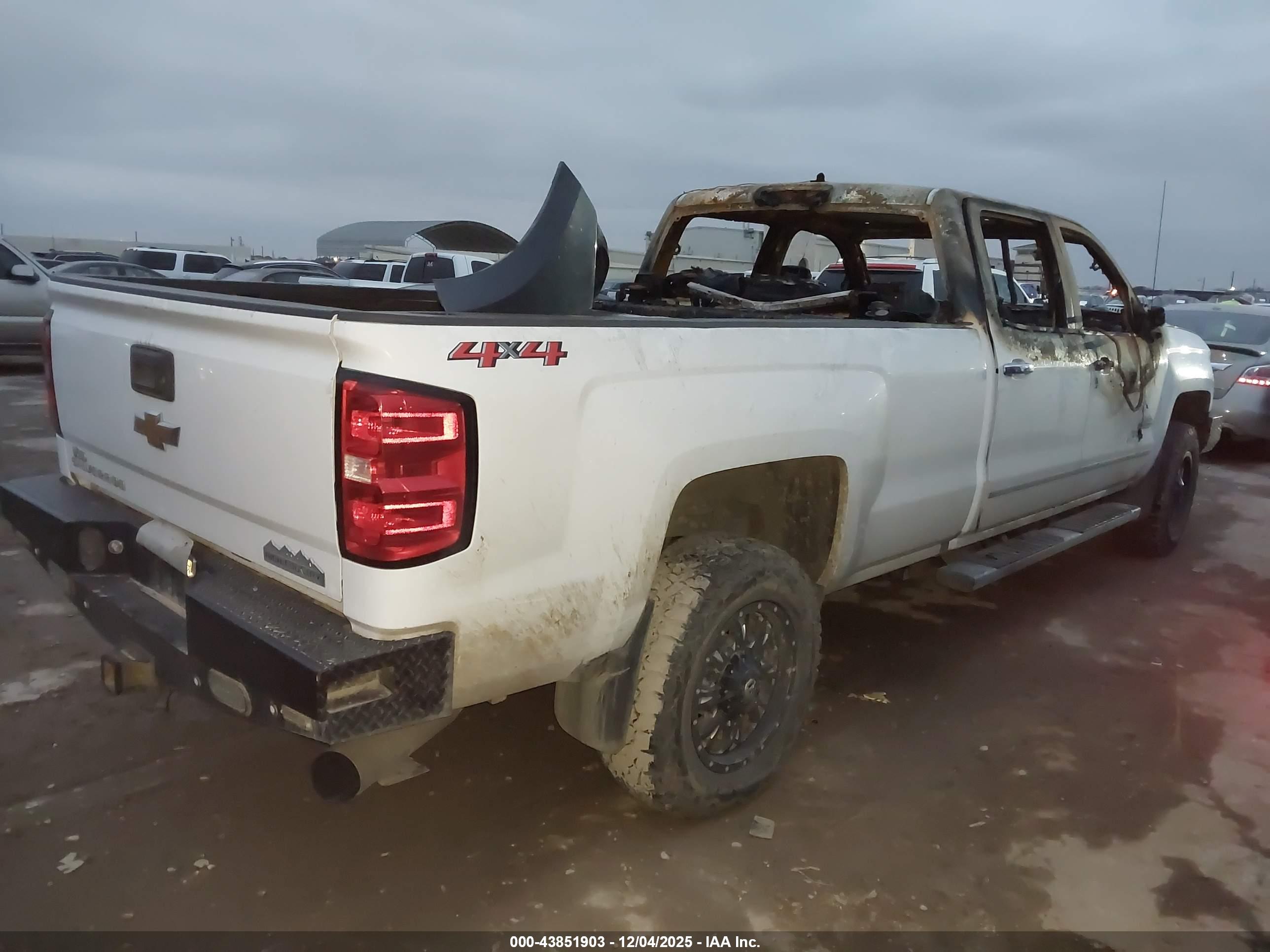 CHEVROLET SILVERADO image 3
