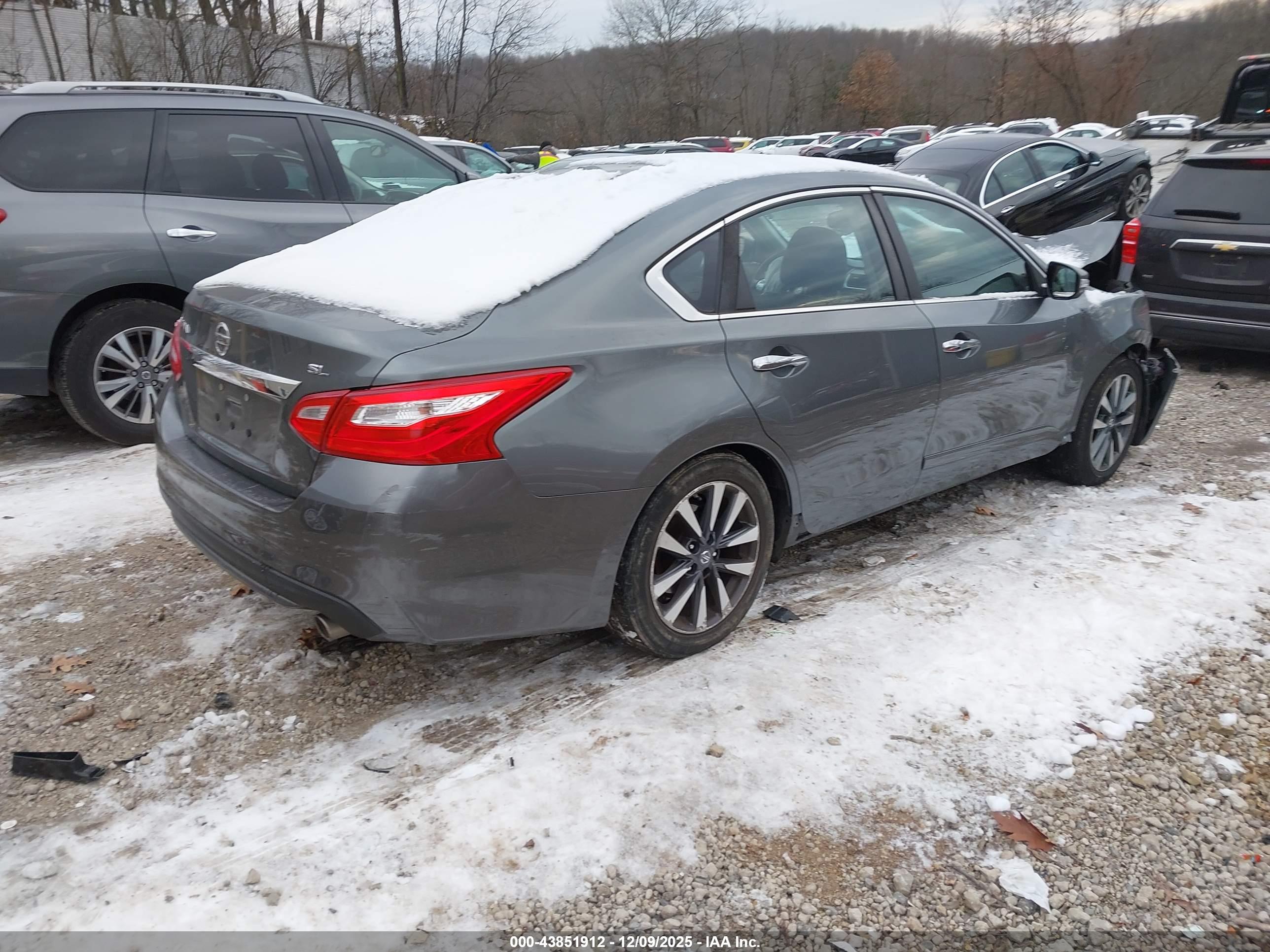 NISSAN ALTIMA image 4