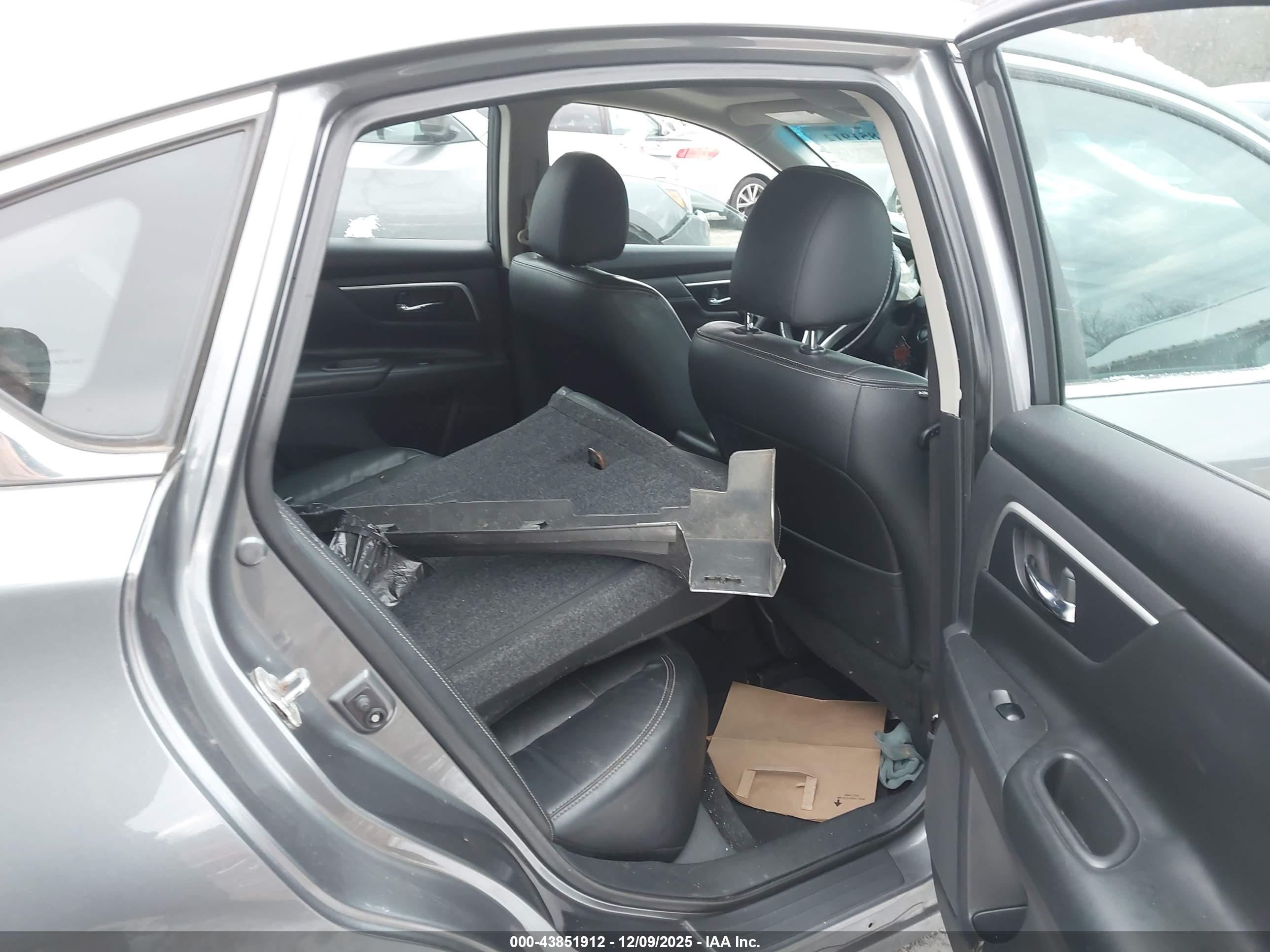 NISSAN ALTIMA image 8