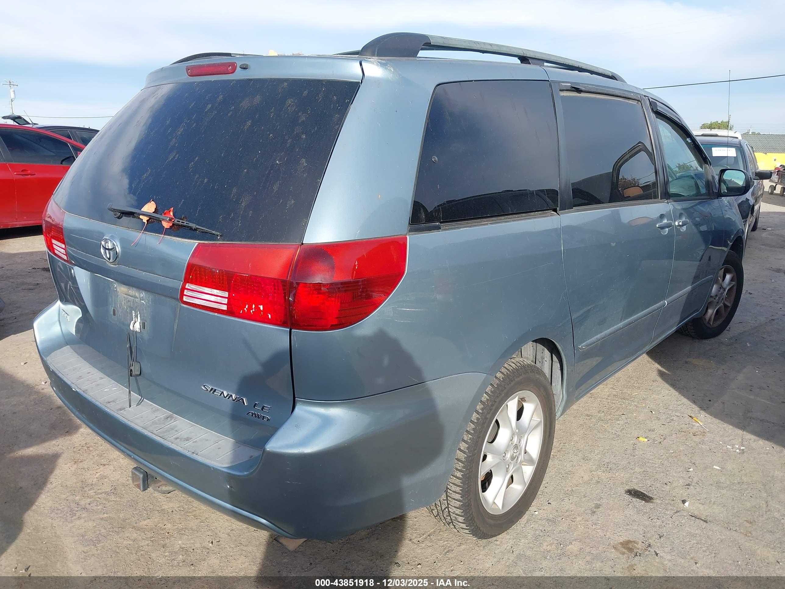TOYOTA SIENNA image 4