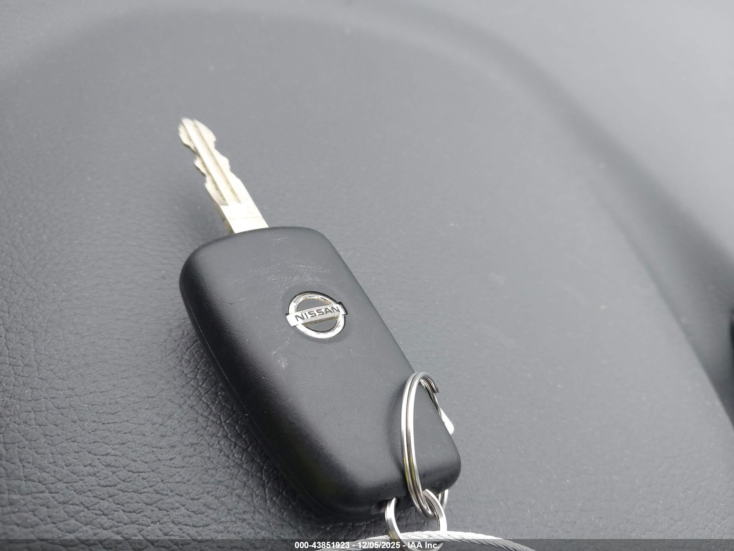 NISSAN ROGUE image 11