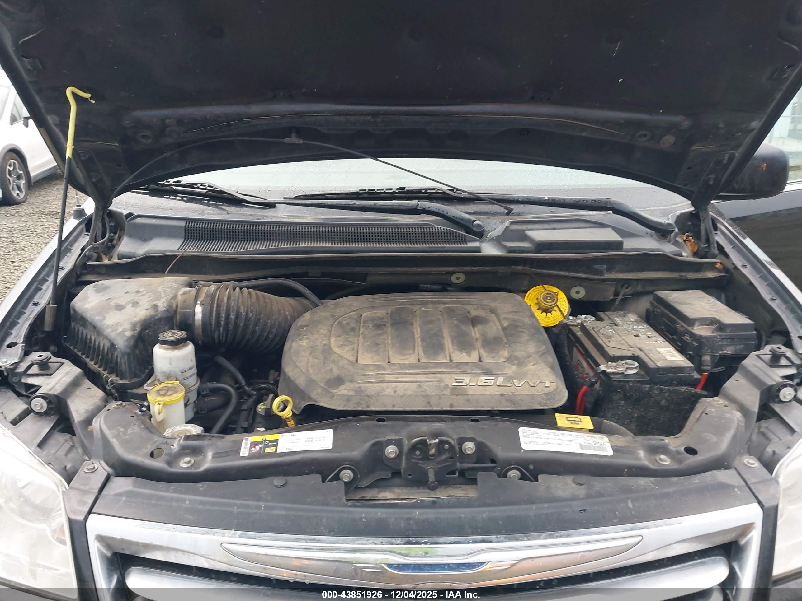 CHRYSLER TOWN image 10