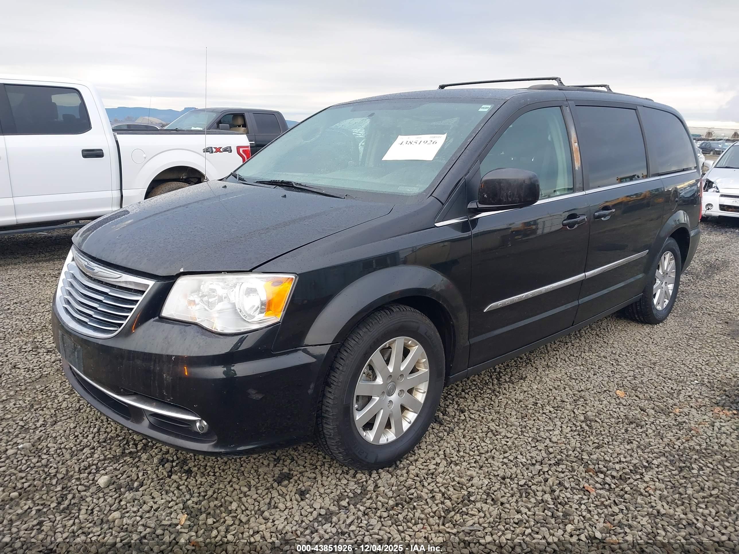 CHRYSLER TOWN image 2
