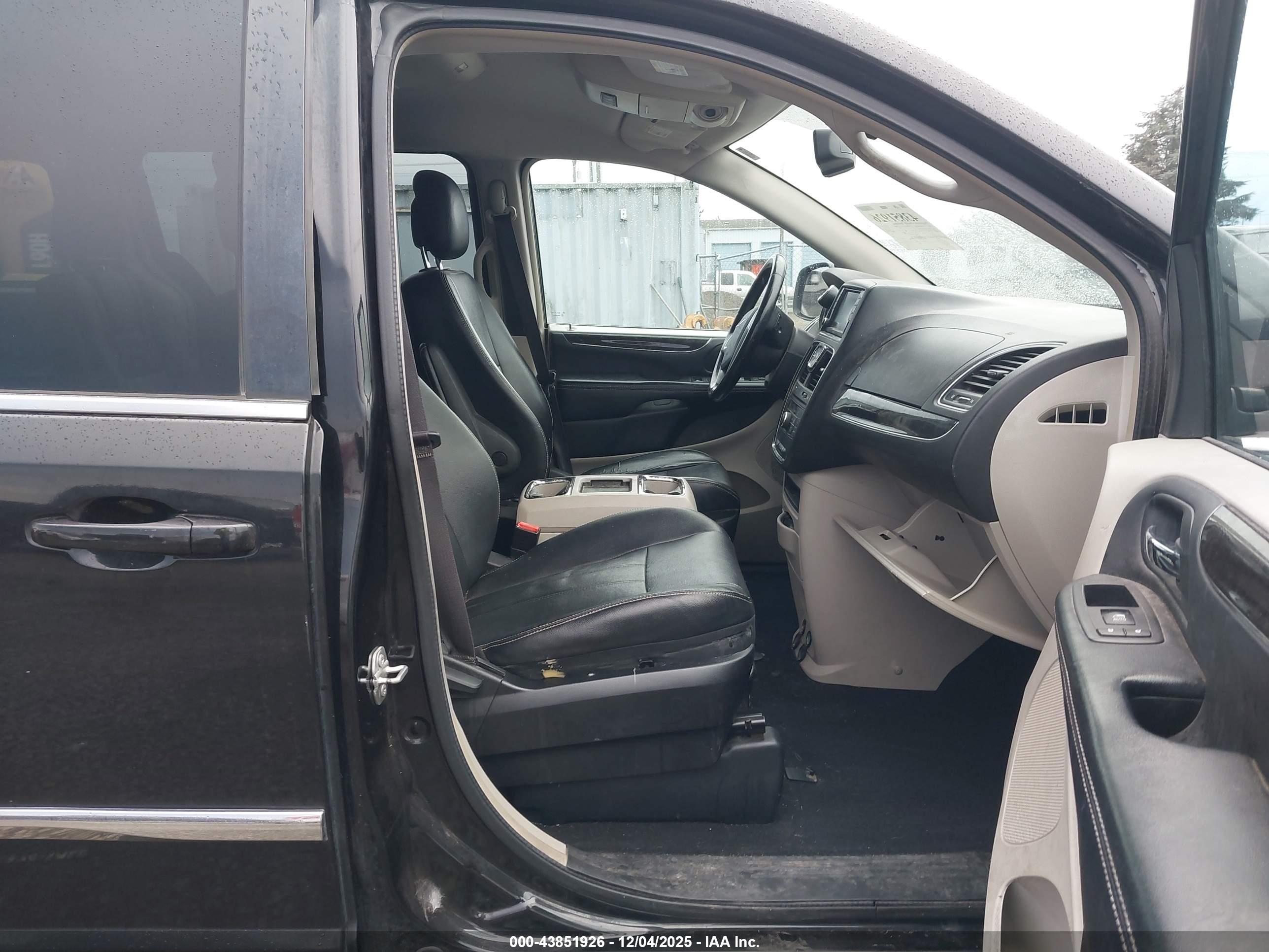 CHRYSLER TOWN image 5