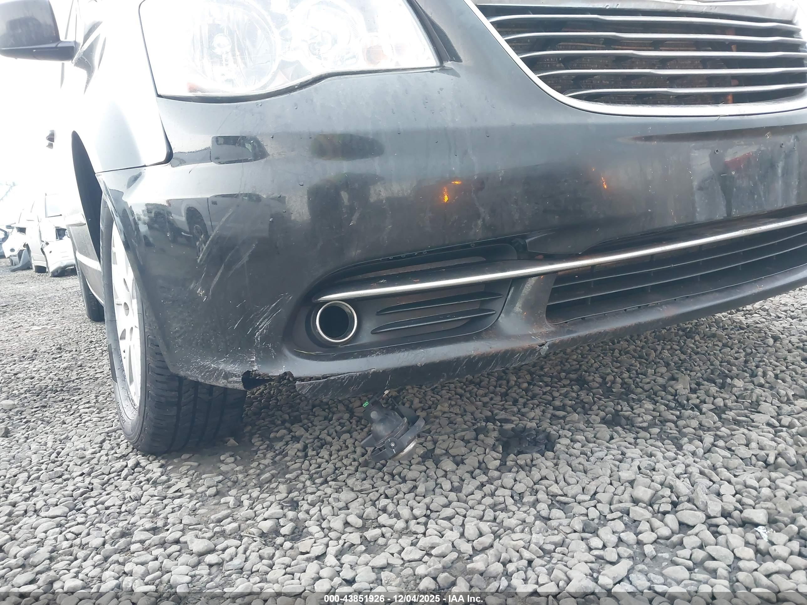 CHRYSLER TOWN image 6