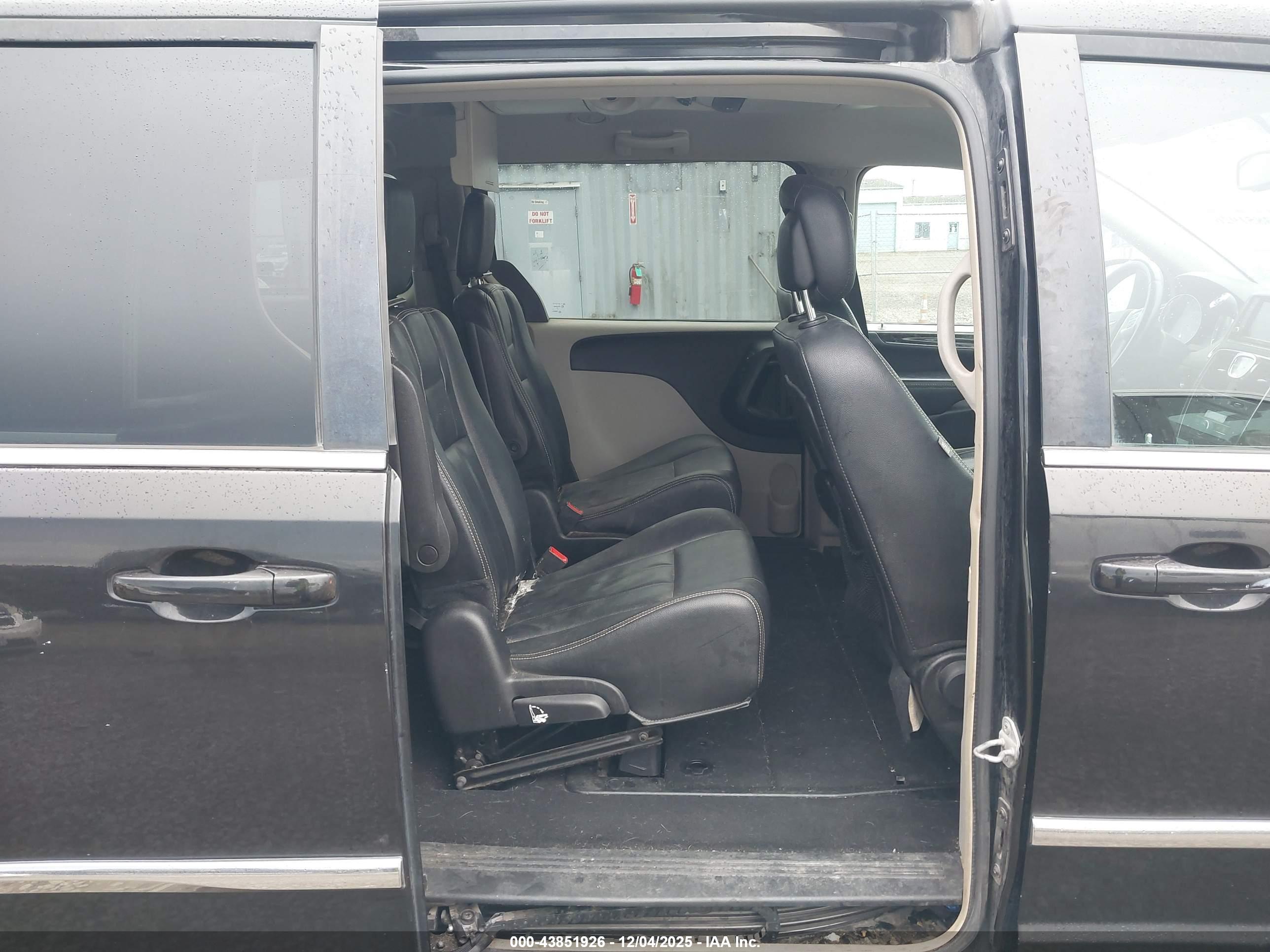 CHRYSLER TOWN image 8