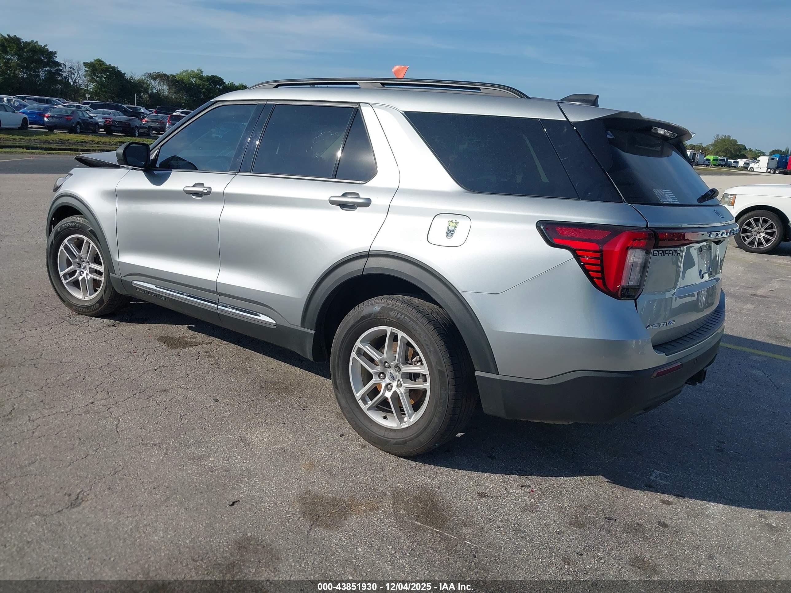FORD EXPLORER image 3