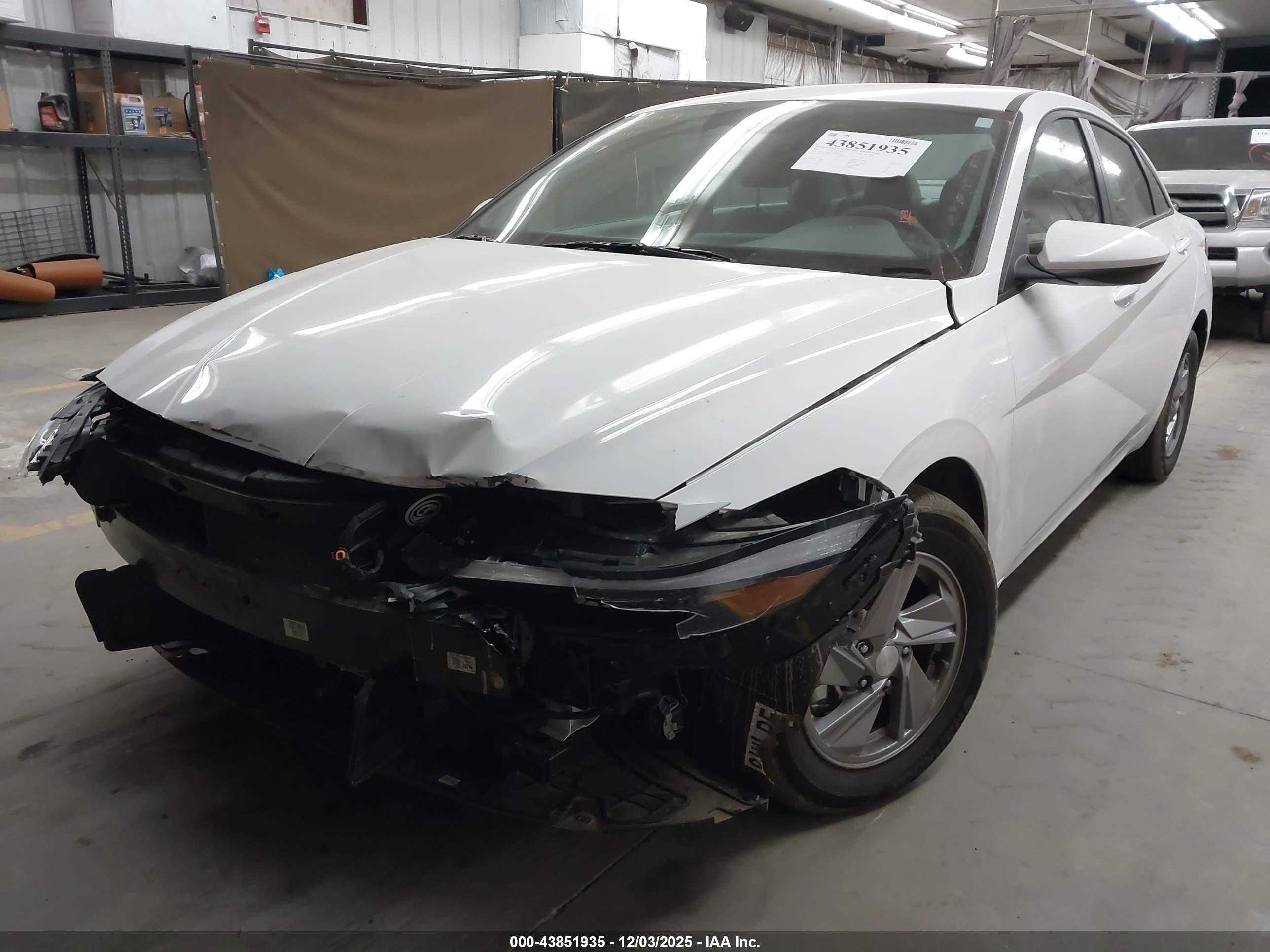 HYUNDAI ELANTRA image 2