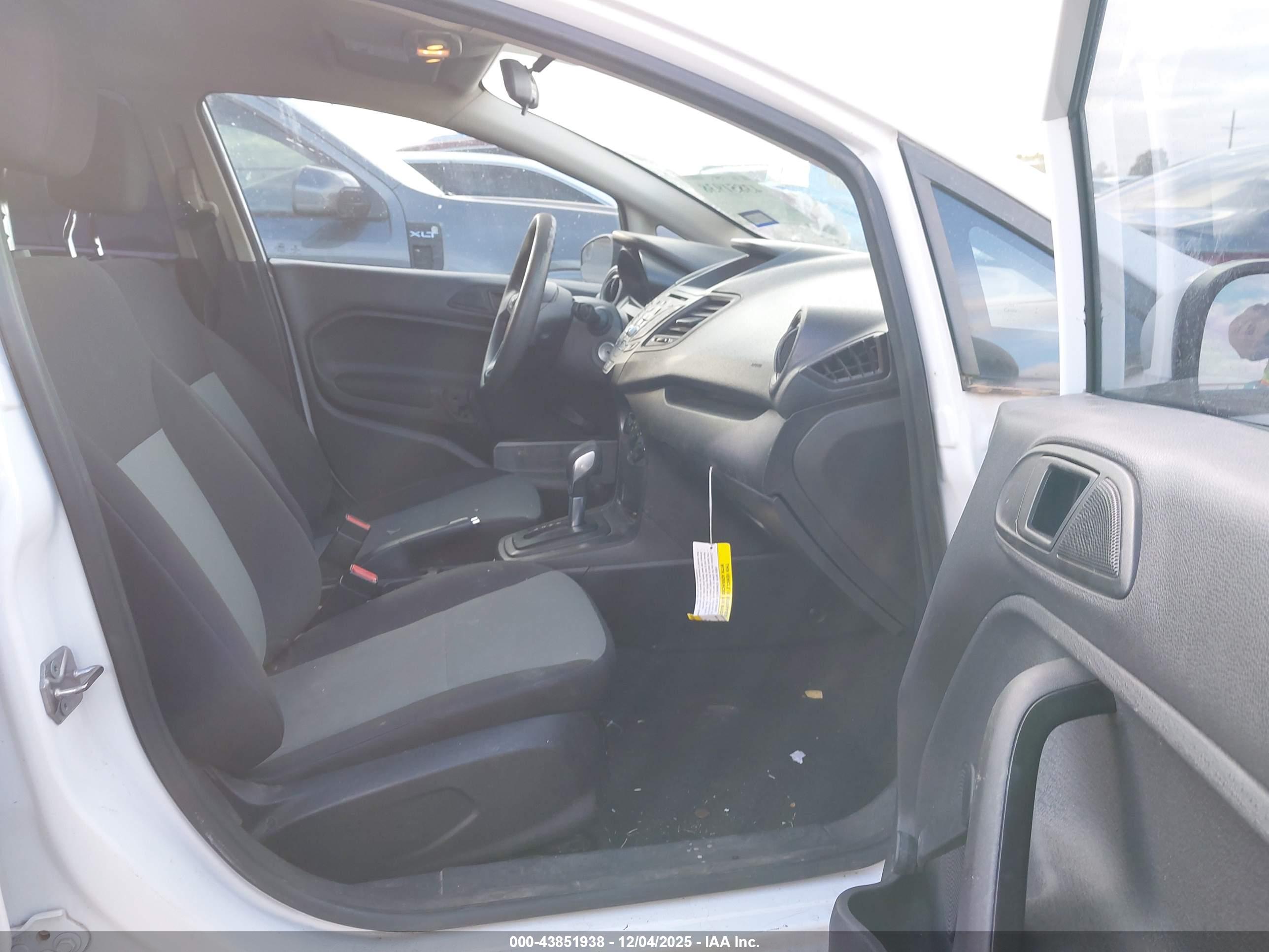 FORD FIESTA image 5