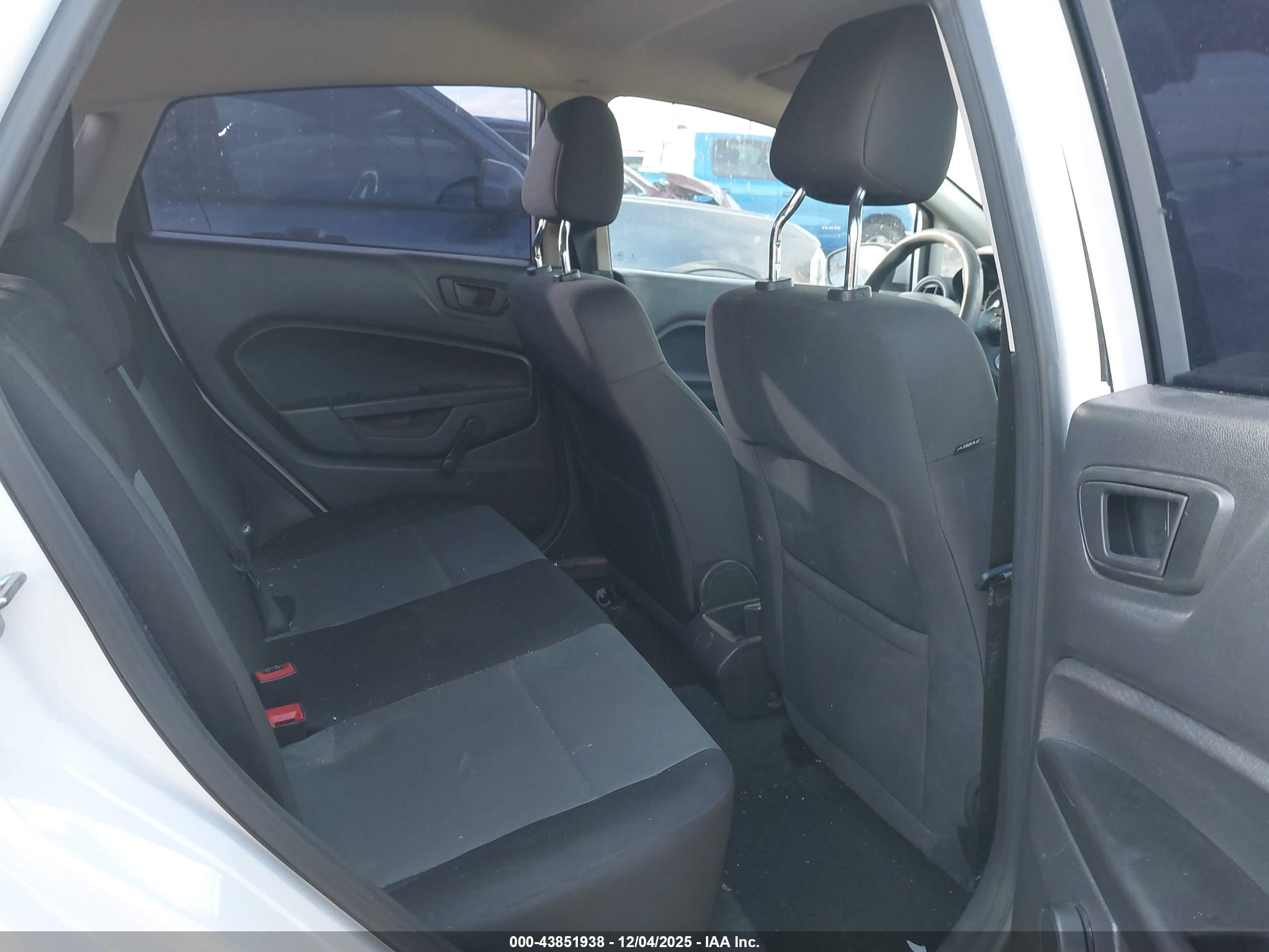 FORD FIESTA image 8