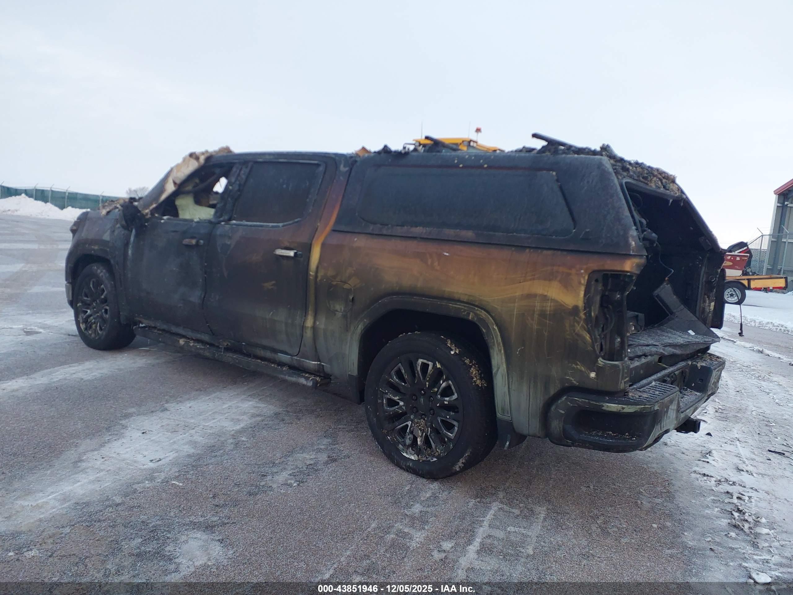 GMC SIERRA image 3