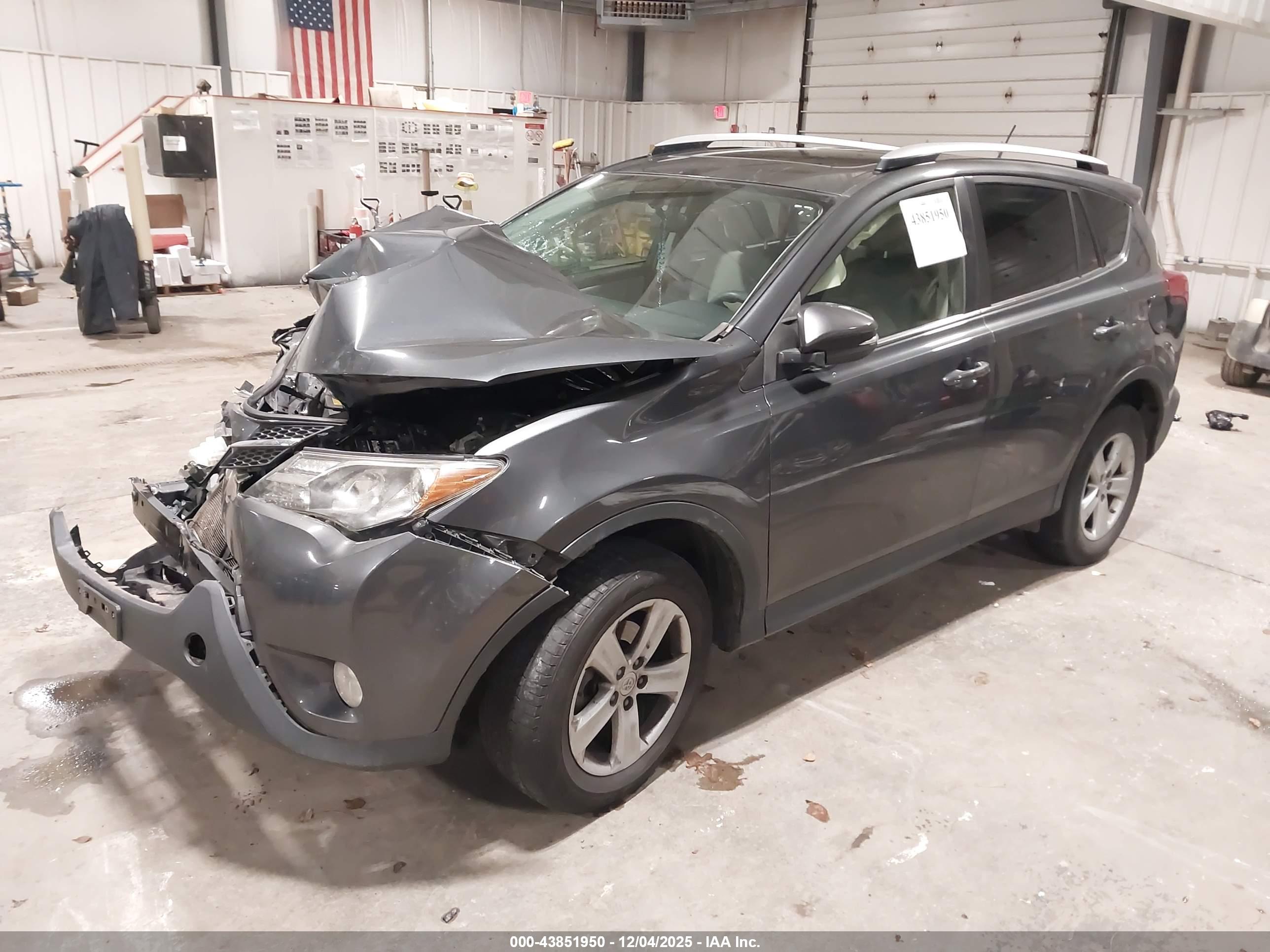 TOYOTA RAV4 image 2
