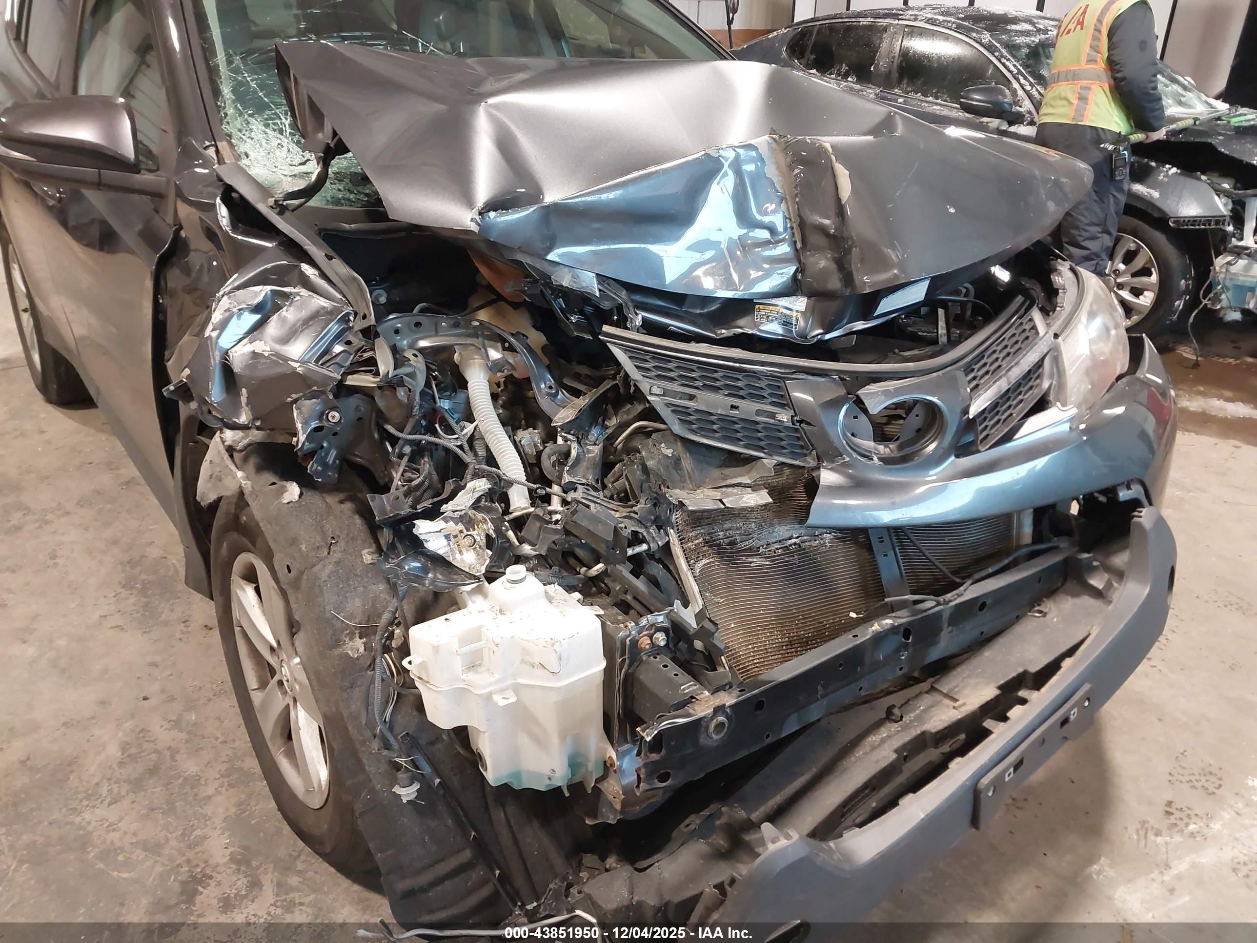 TOYOTA RAV4 image 6