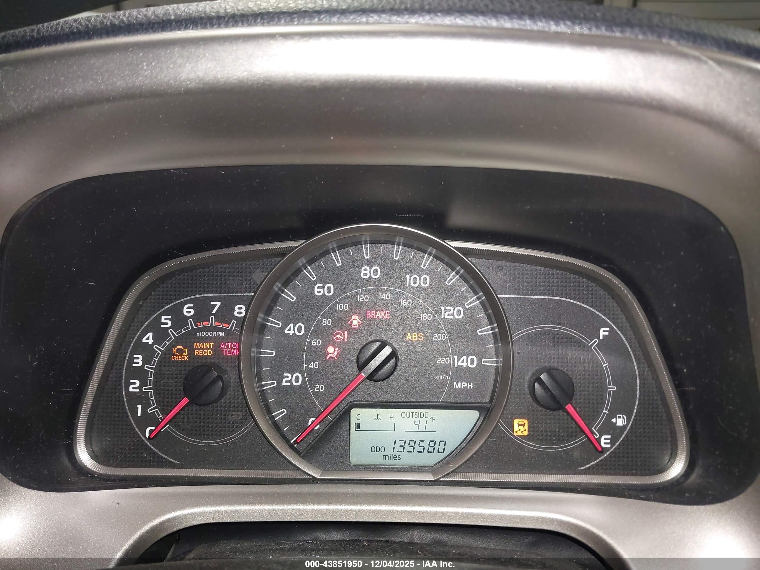 TOYOTA RAV4 image 7