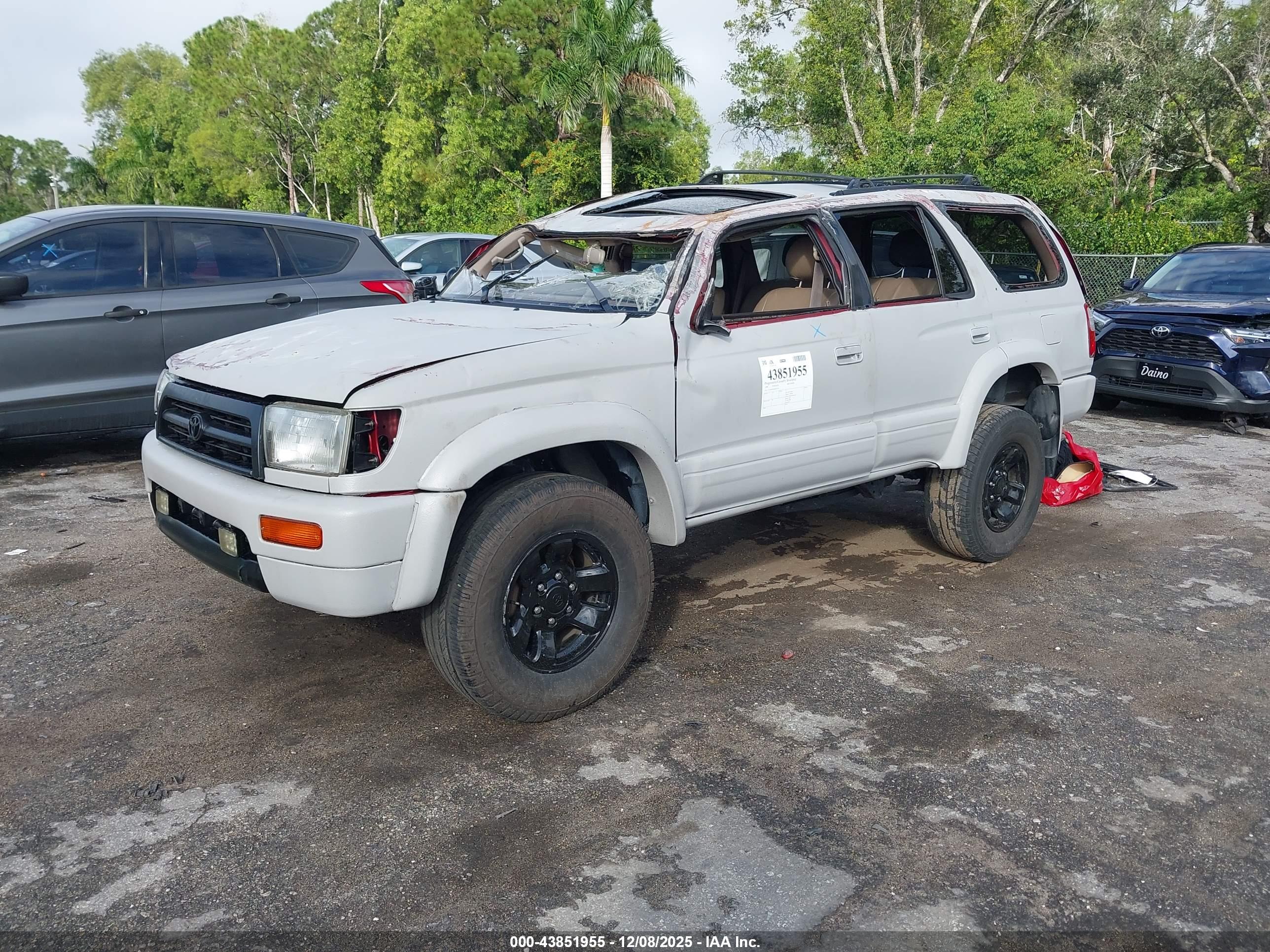 TOYOTA 4RUNNER image 2