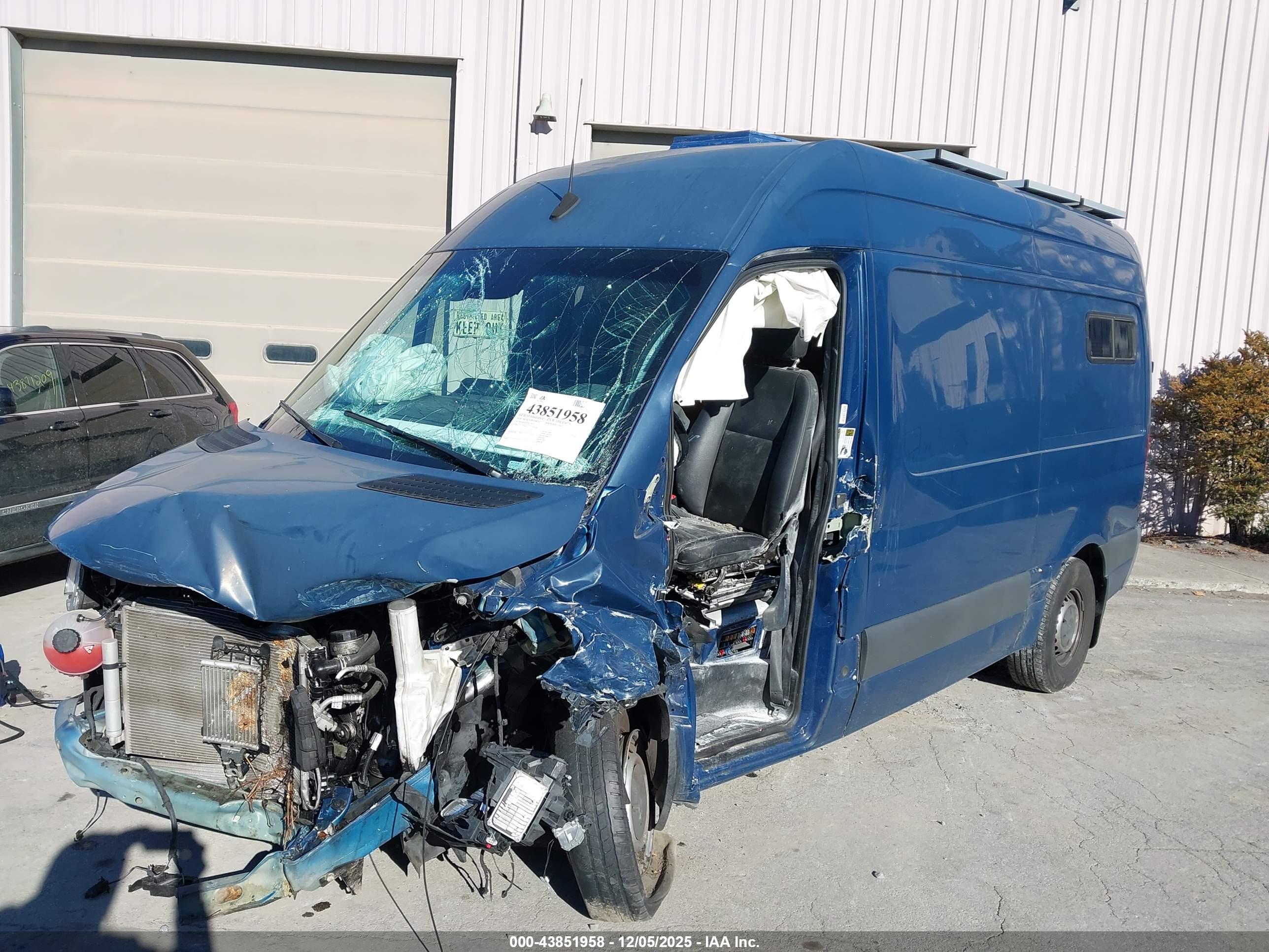 MERCEDES-BENZ SPRINTER image 2