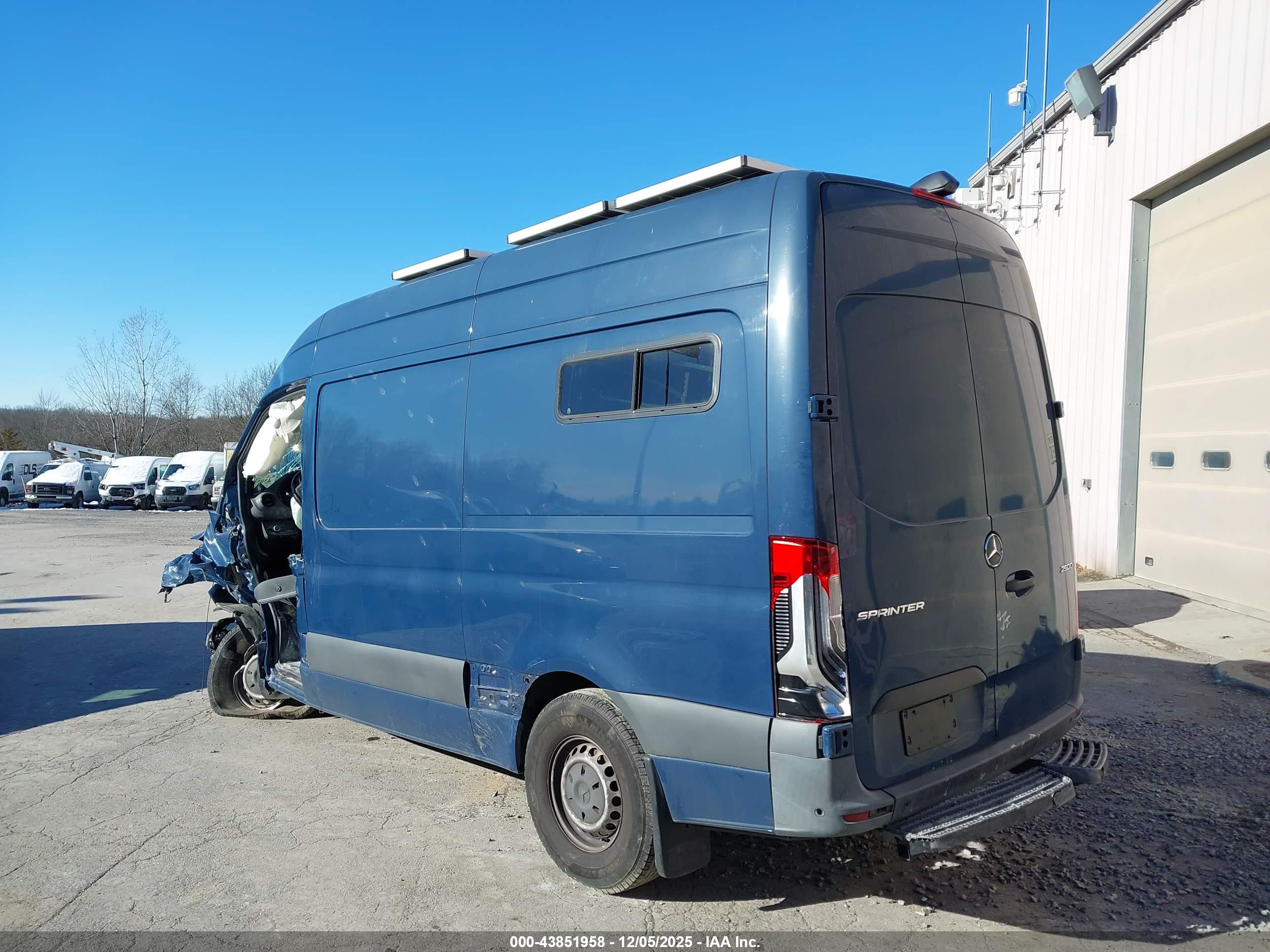 MERCEDES-BENZ SPRINTER image 3