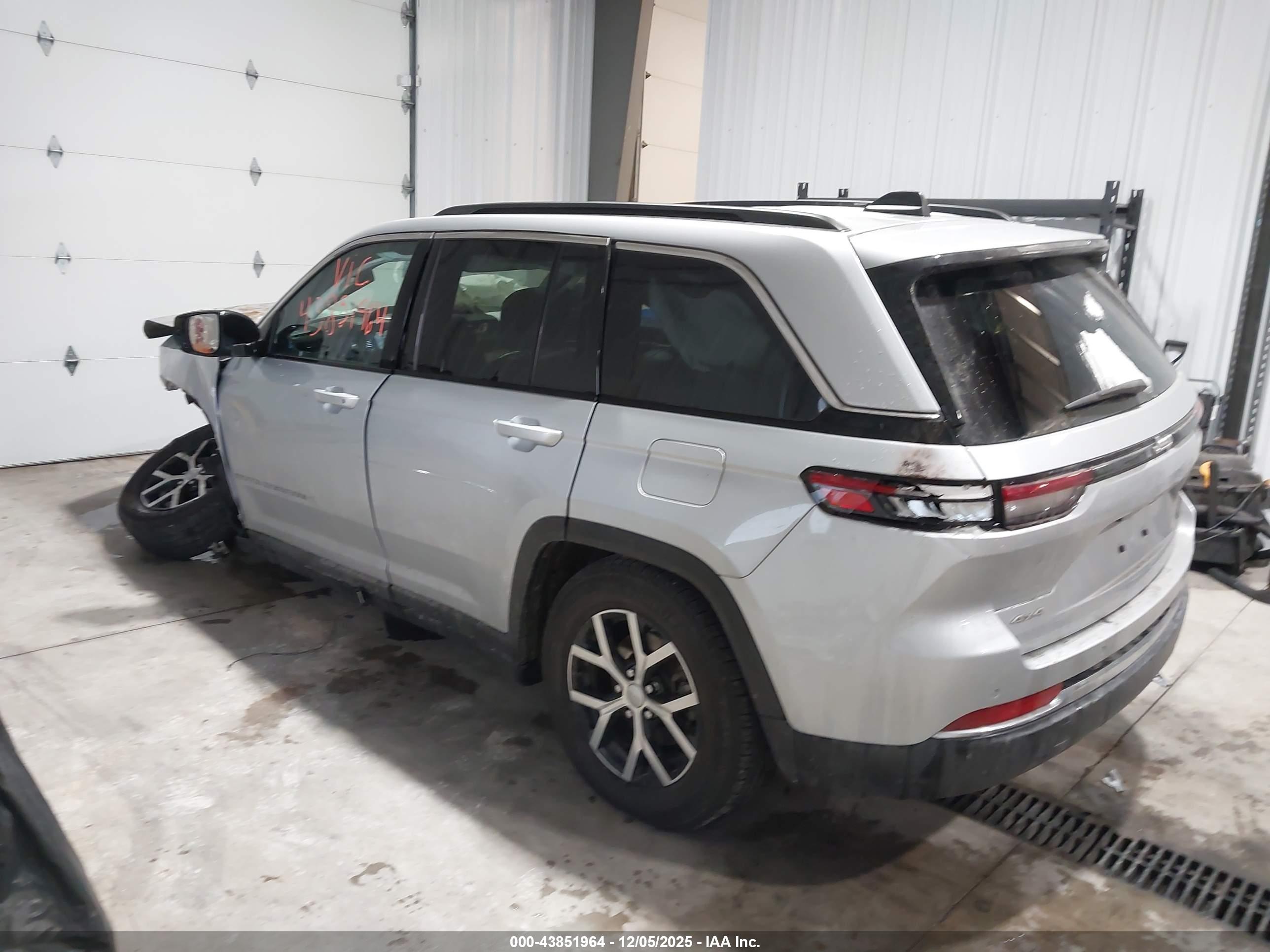 JEEP GRAND image 3