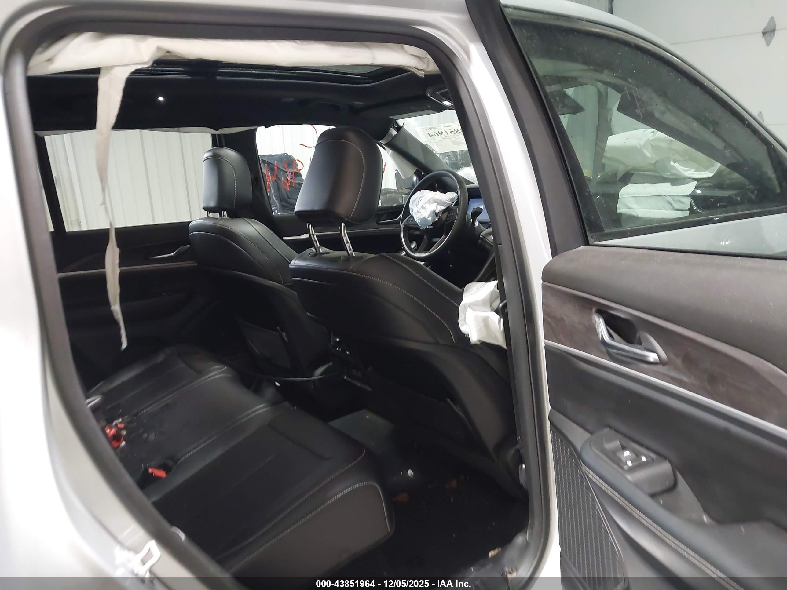 JEEP GRAND image 8