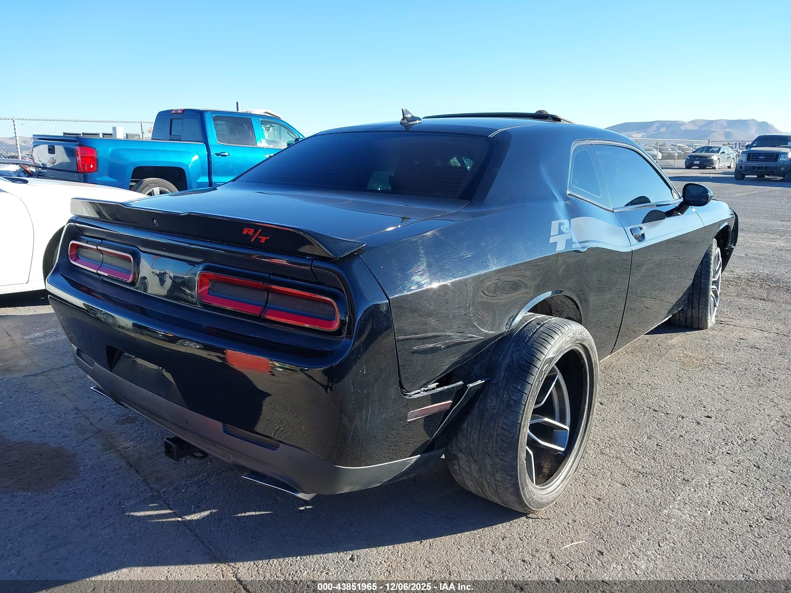 DODGE CHALLENGER image 4