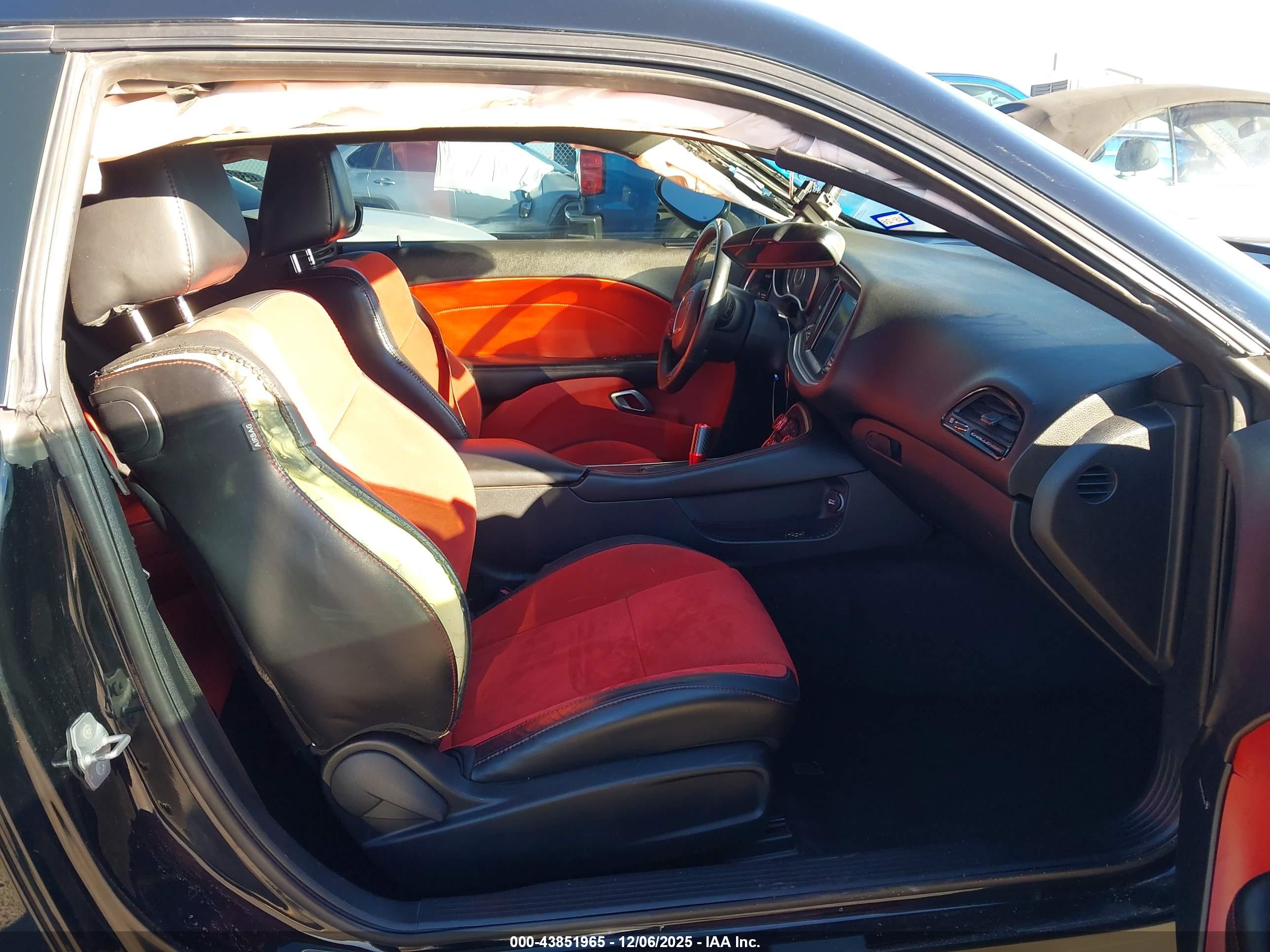 DODGE CHALLENGER image 5