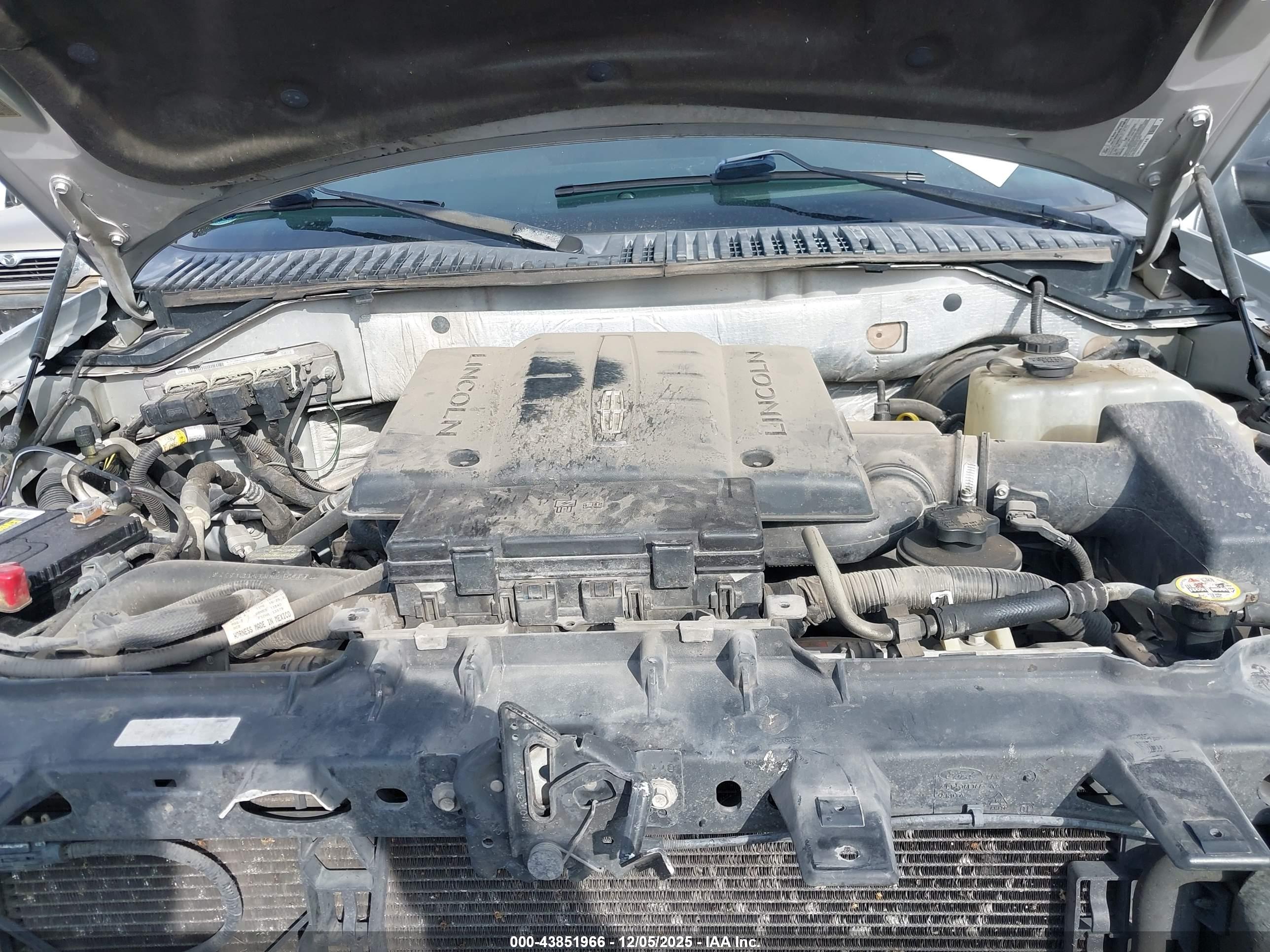 LINCOLN NAVIGATOR image 10
