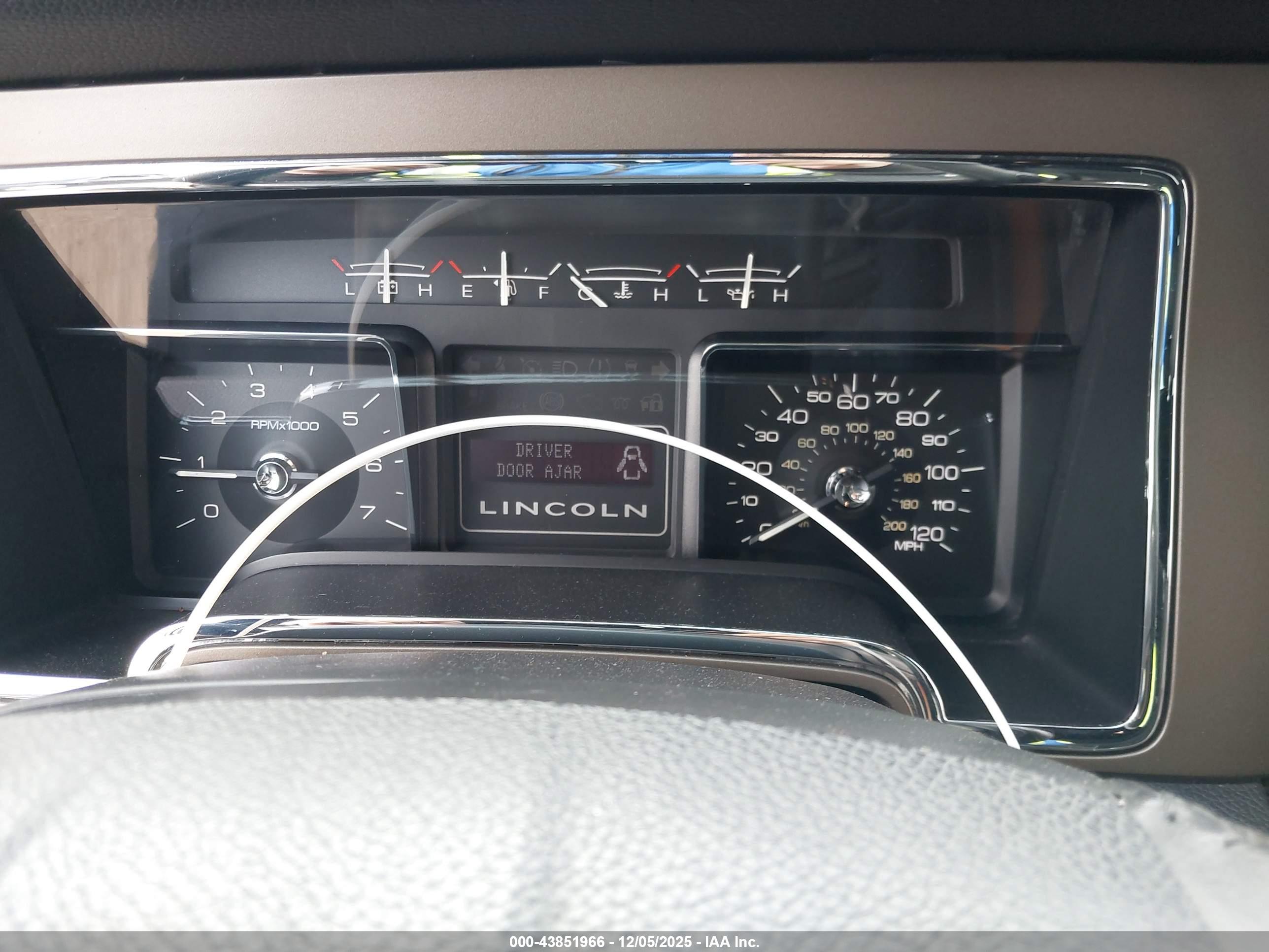 LINCOLN NAVIGATOR image 7