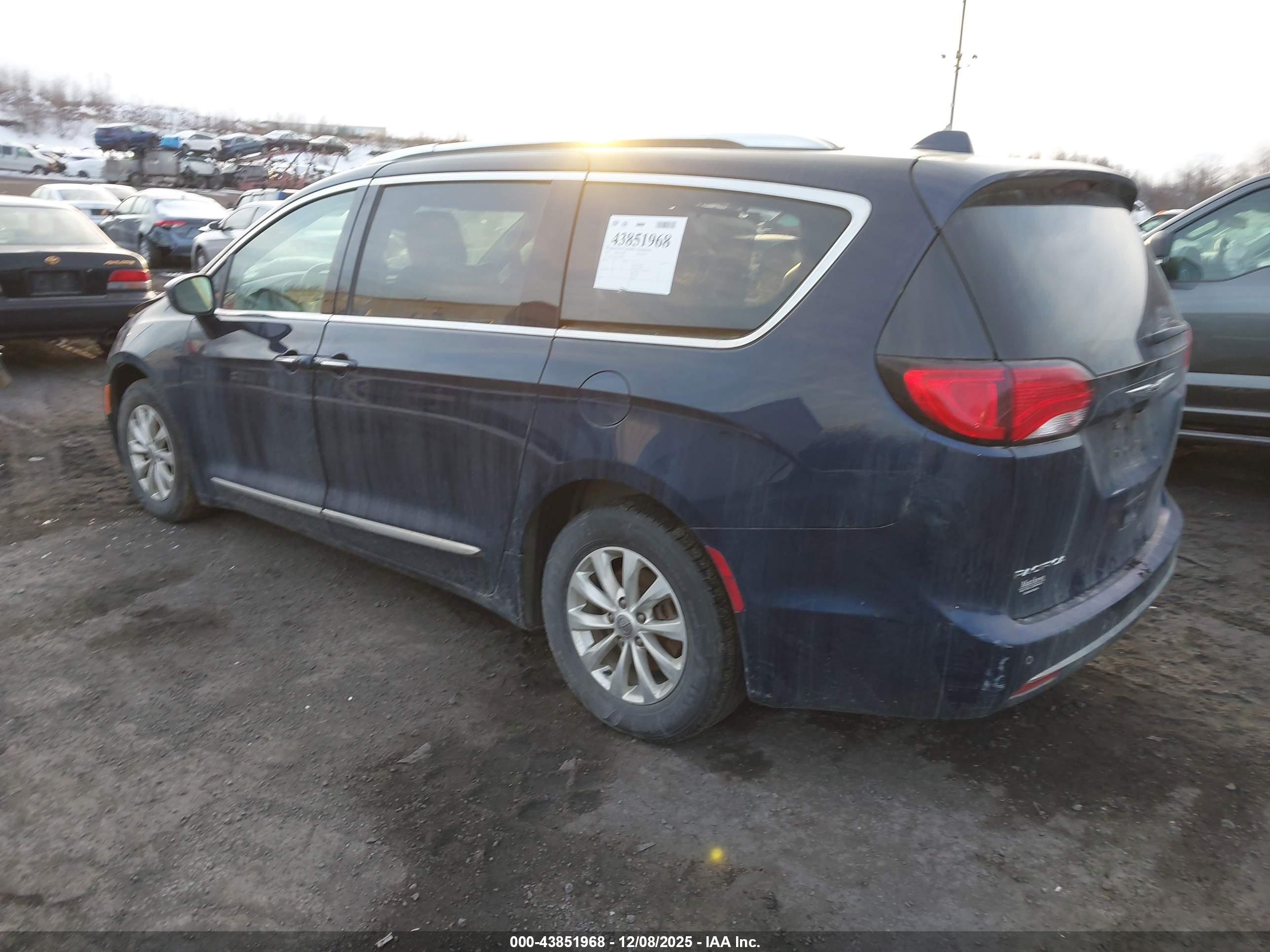 CHRYSLER PACIFICA image 3