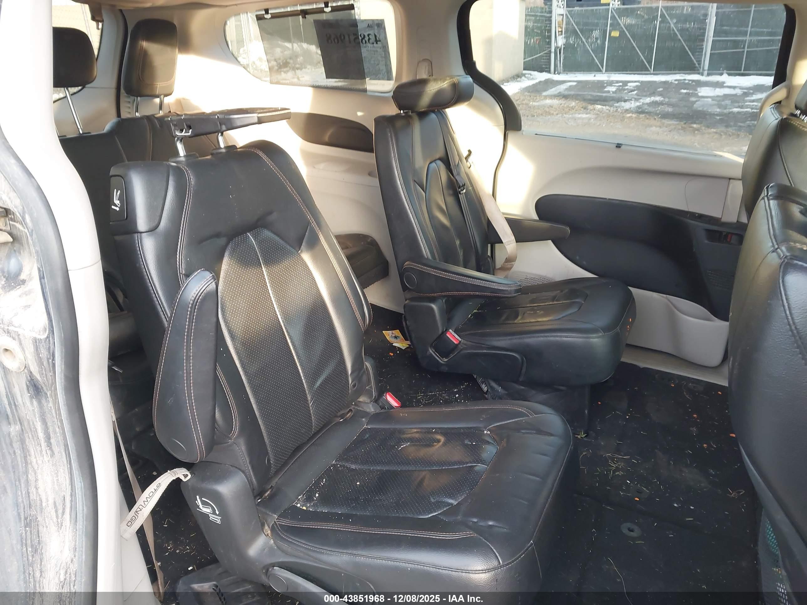 CHRYSLER PACIFICA image 8