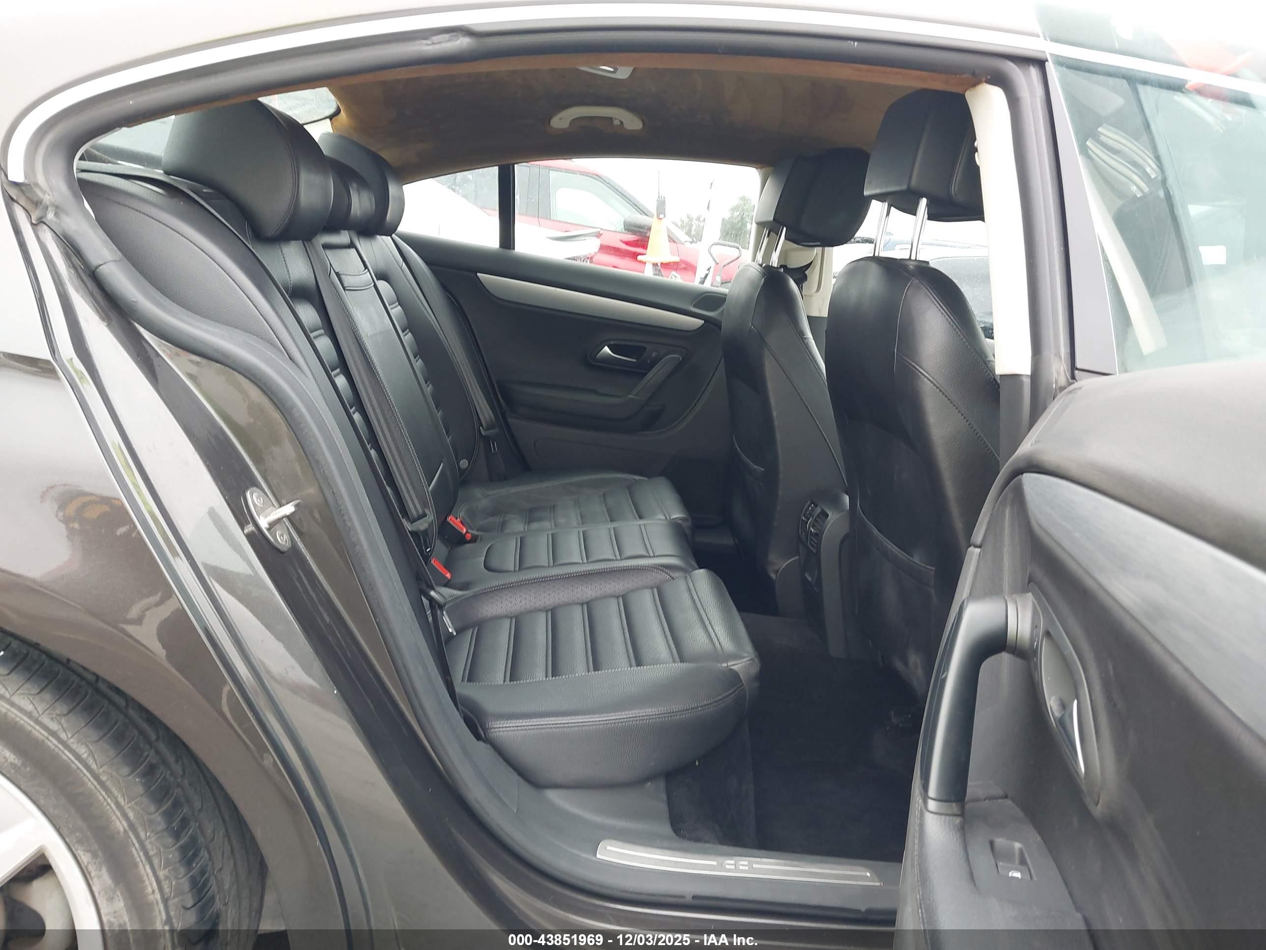 VOLKSWAGEN CC image 8