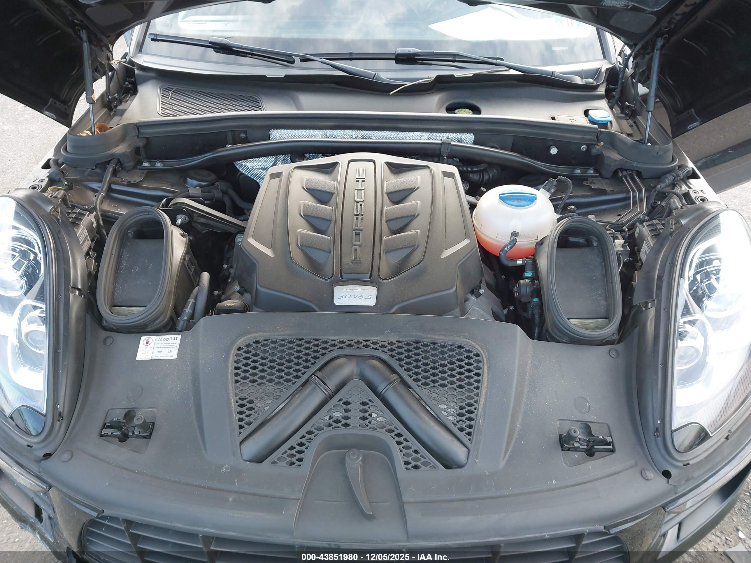 PORSCHE MACAN image 10