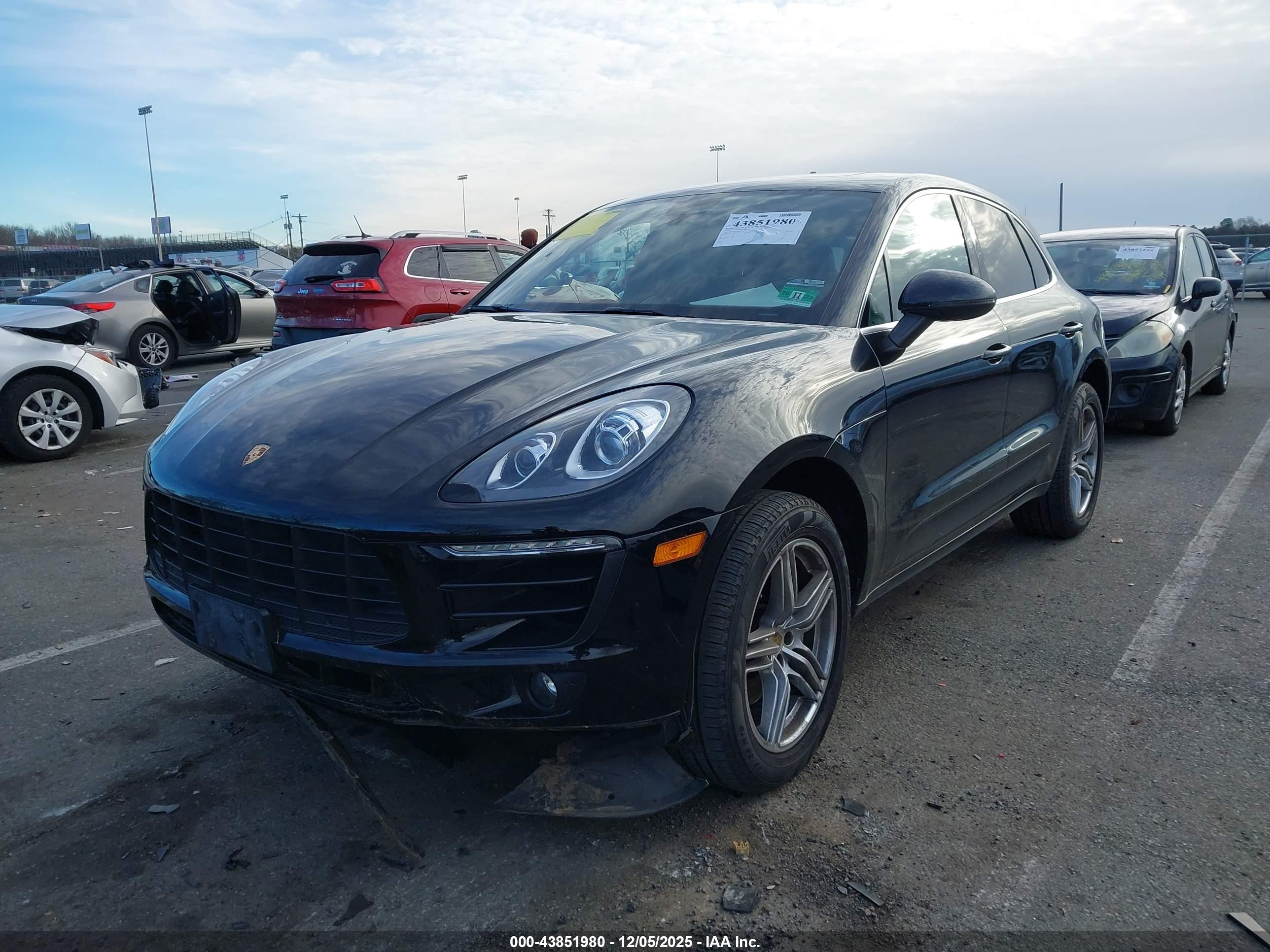 PORSCHE MACAN image 2