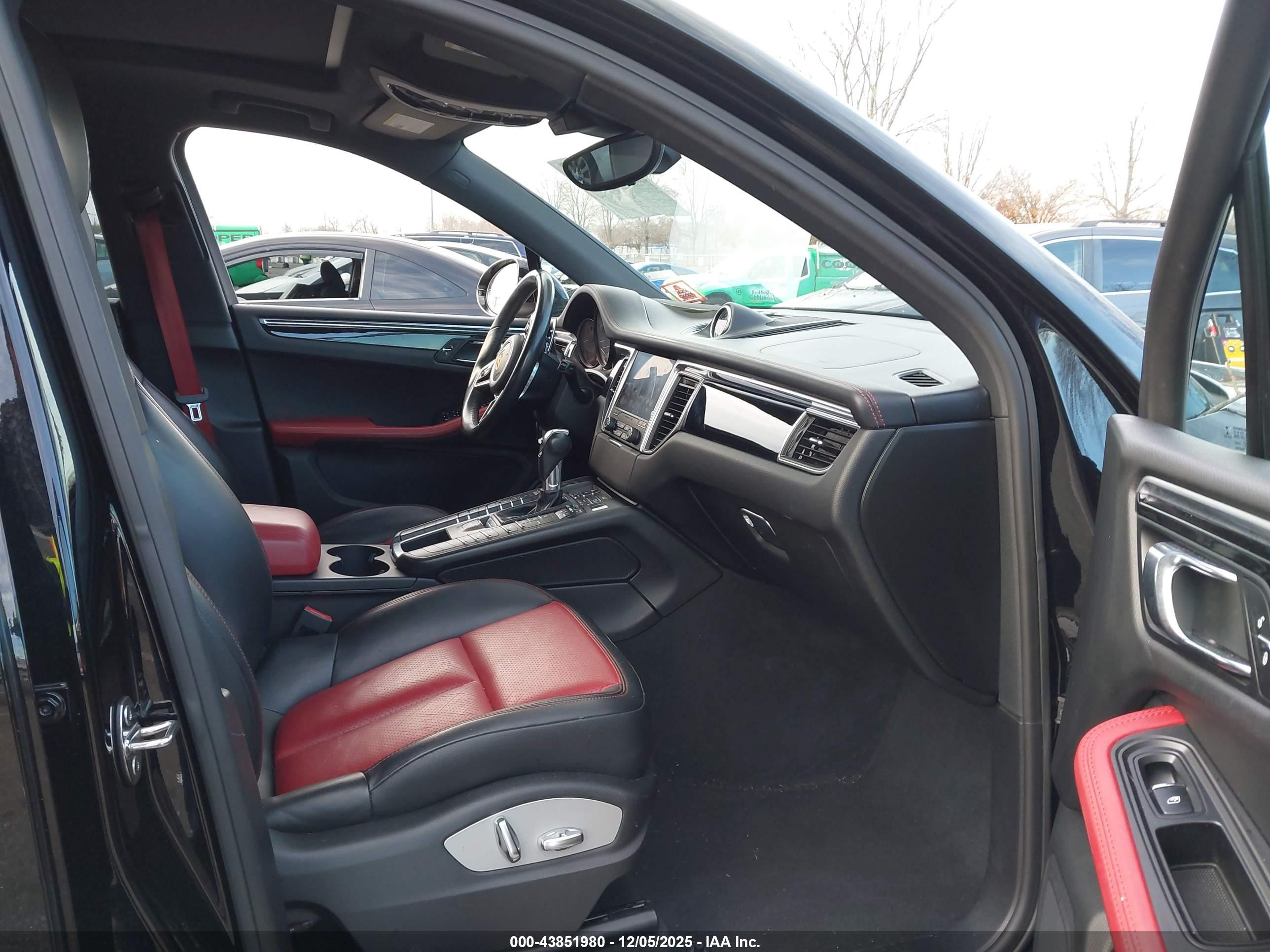 PORSCHE MACAN image 5