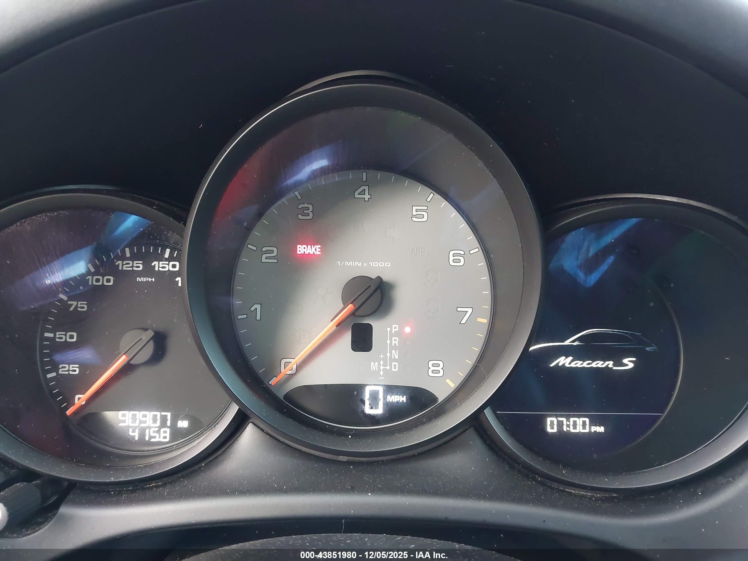 PORSCHE MACAN image 7