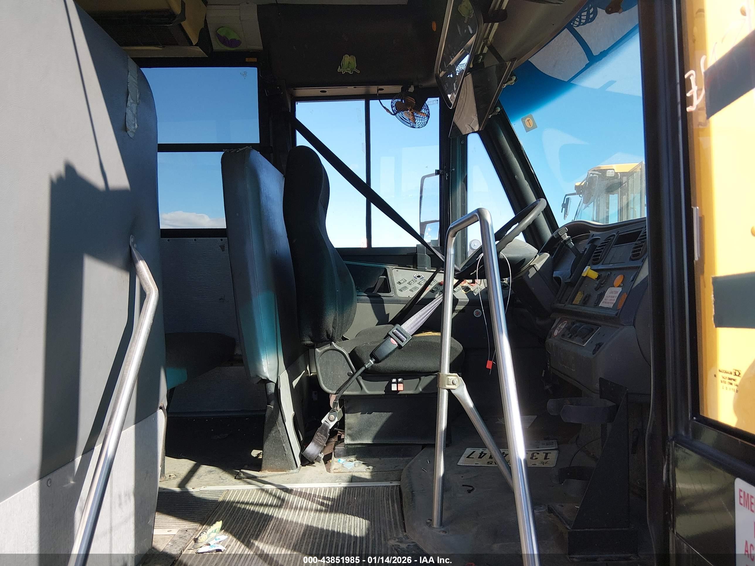 FREIGHTLINER CHASSIS image 5